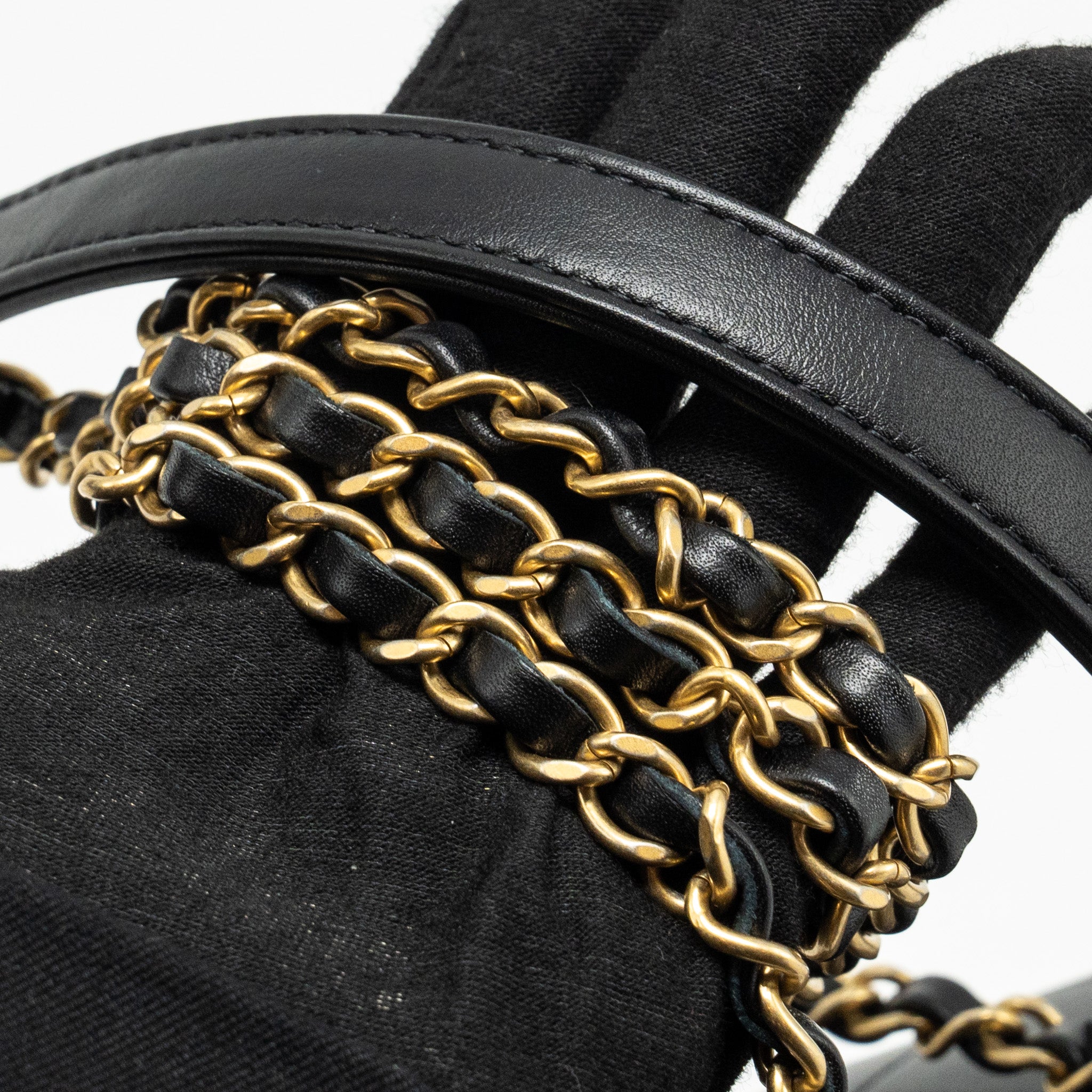 chanel-pearl-letter-logo-detailed-vanity-case-calfskin-black-ghw-copy