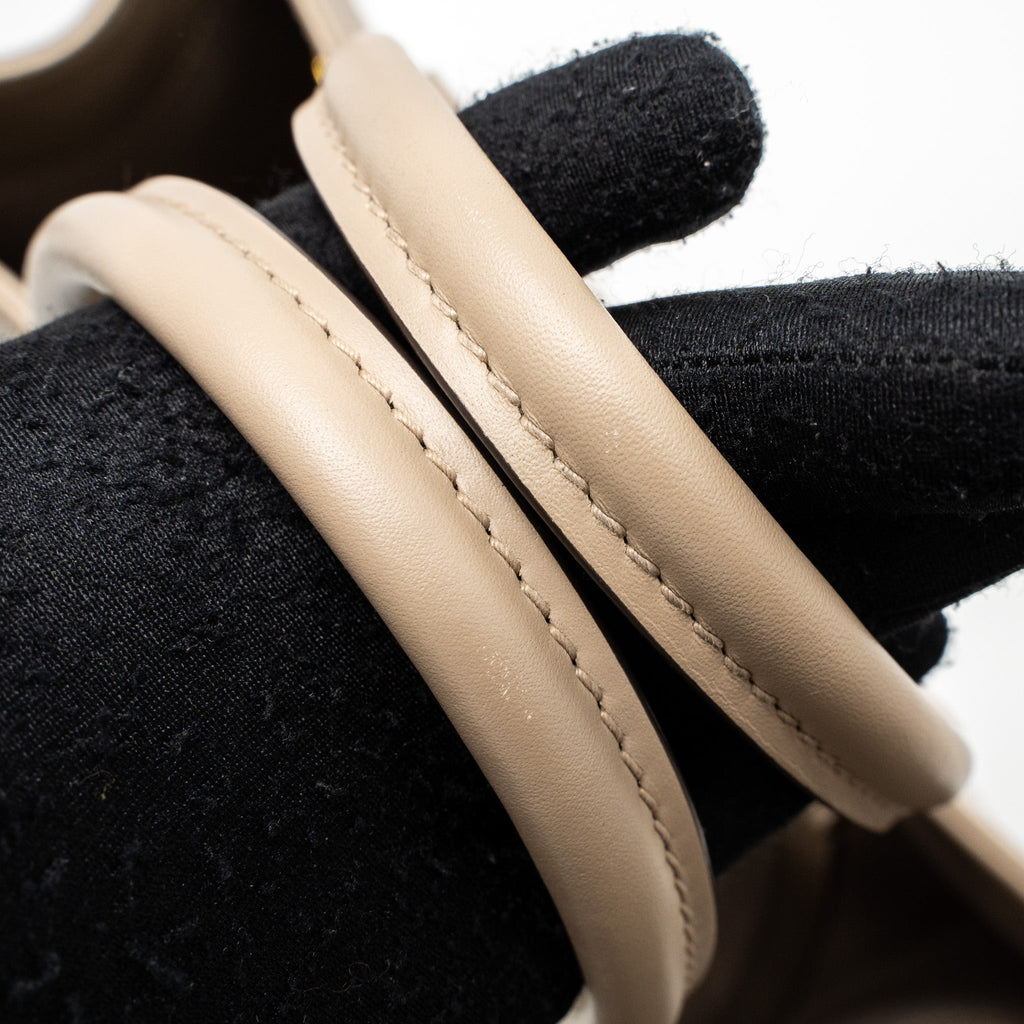 copy-of-louis-vuitton-on-the-go-mm-monogram-empreinte-tourterelle-ghw