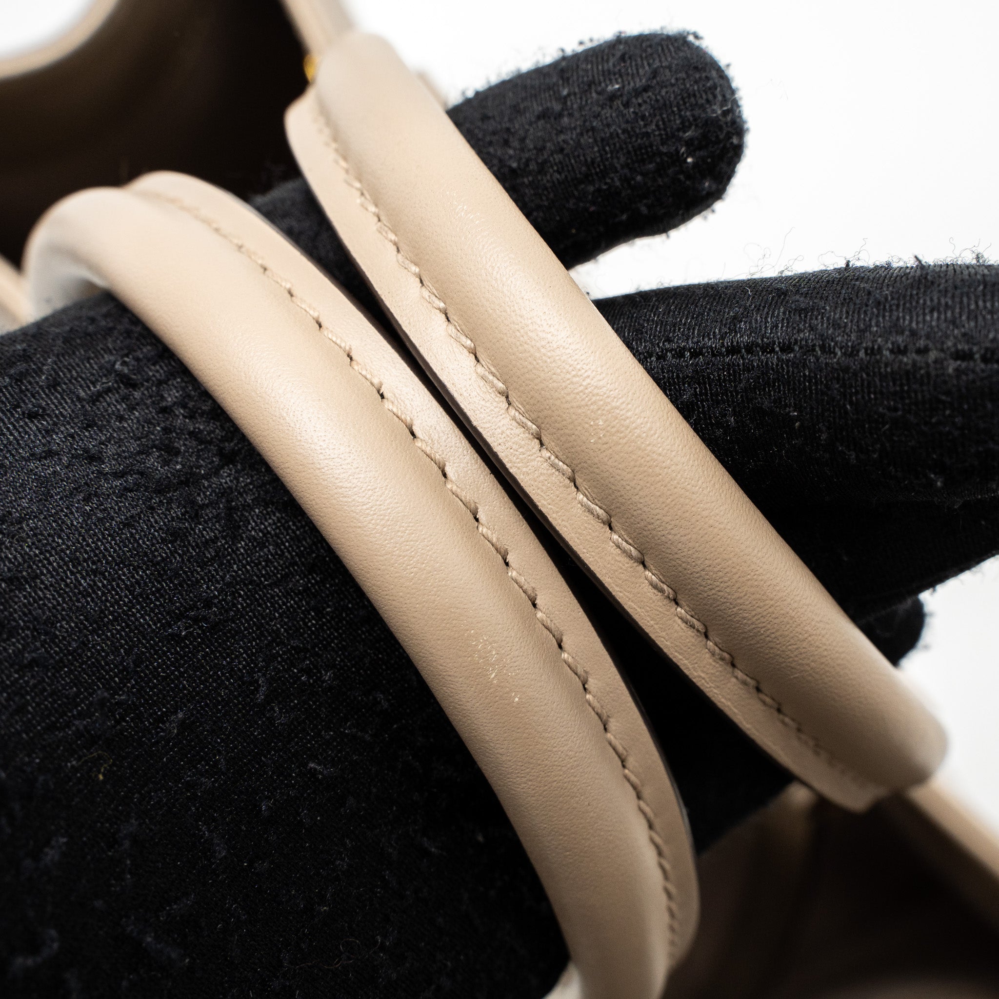 copy-of-louis-vuitton-on-the-go-mm-monogram-empreinte-tourterelle-ghw