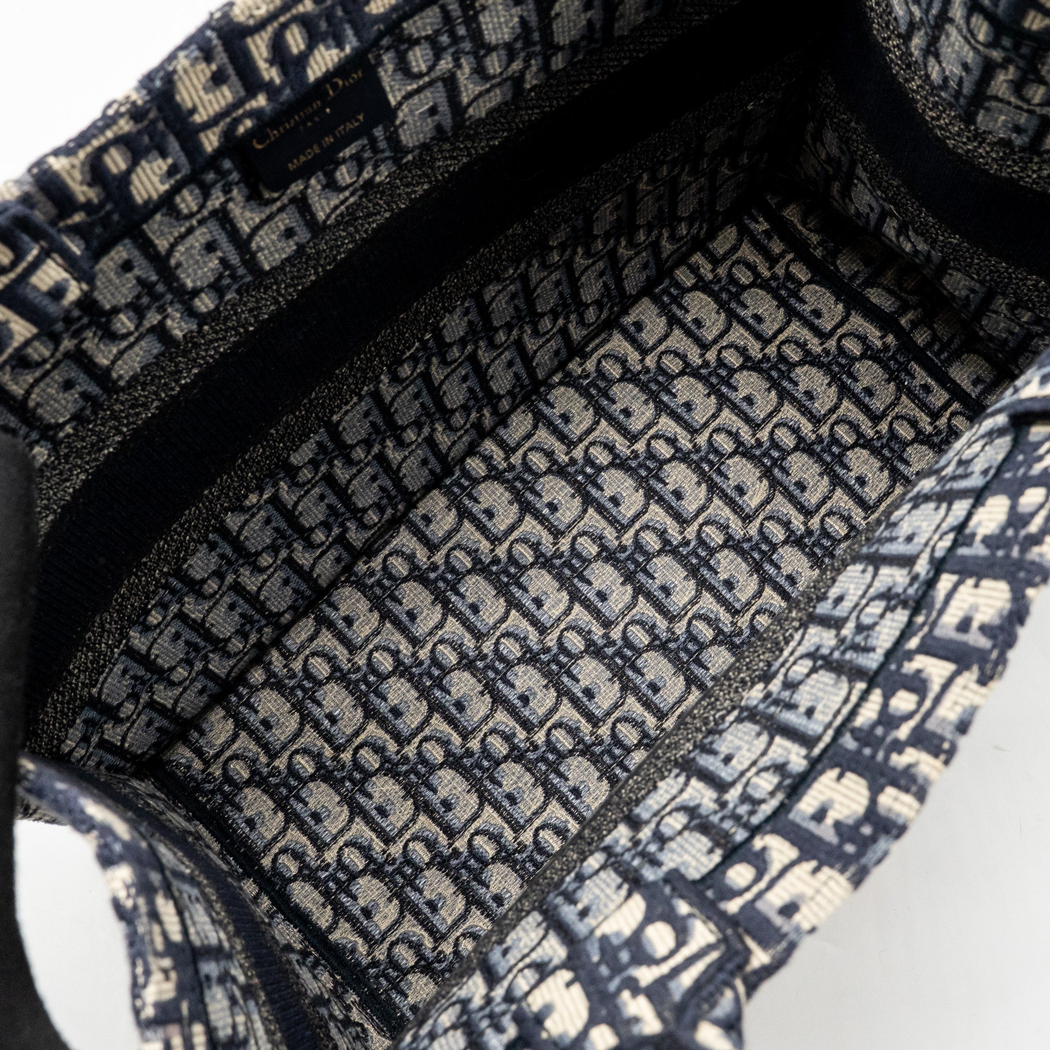 dior-medium-book-tote-oblique-embroidery-ecru-blue