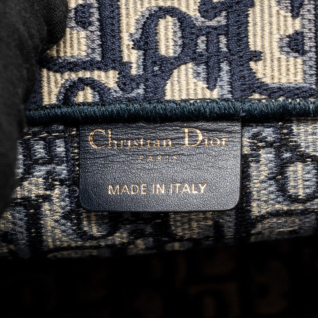 dior-medium-book-tote-oblique-embroidery-ecru-blue