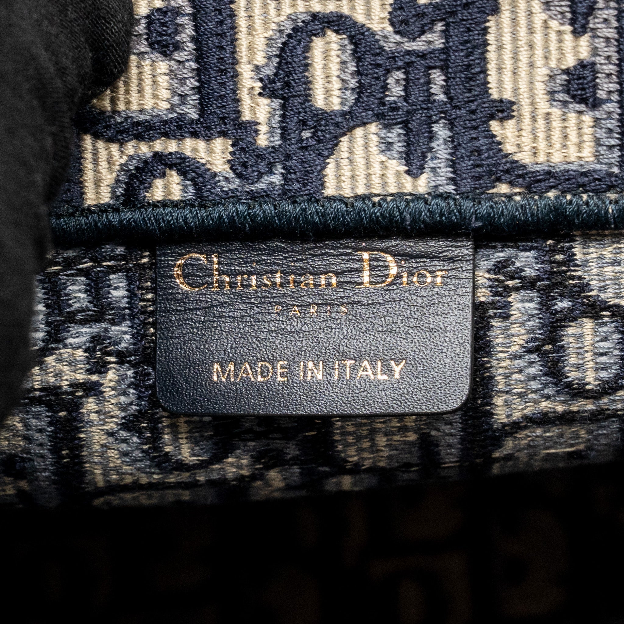 dior-medium-book-tote-oblique-embroidery-ecru-blue
