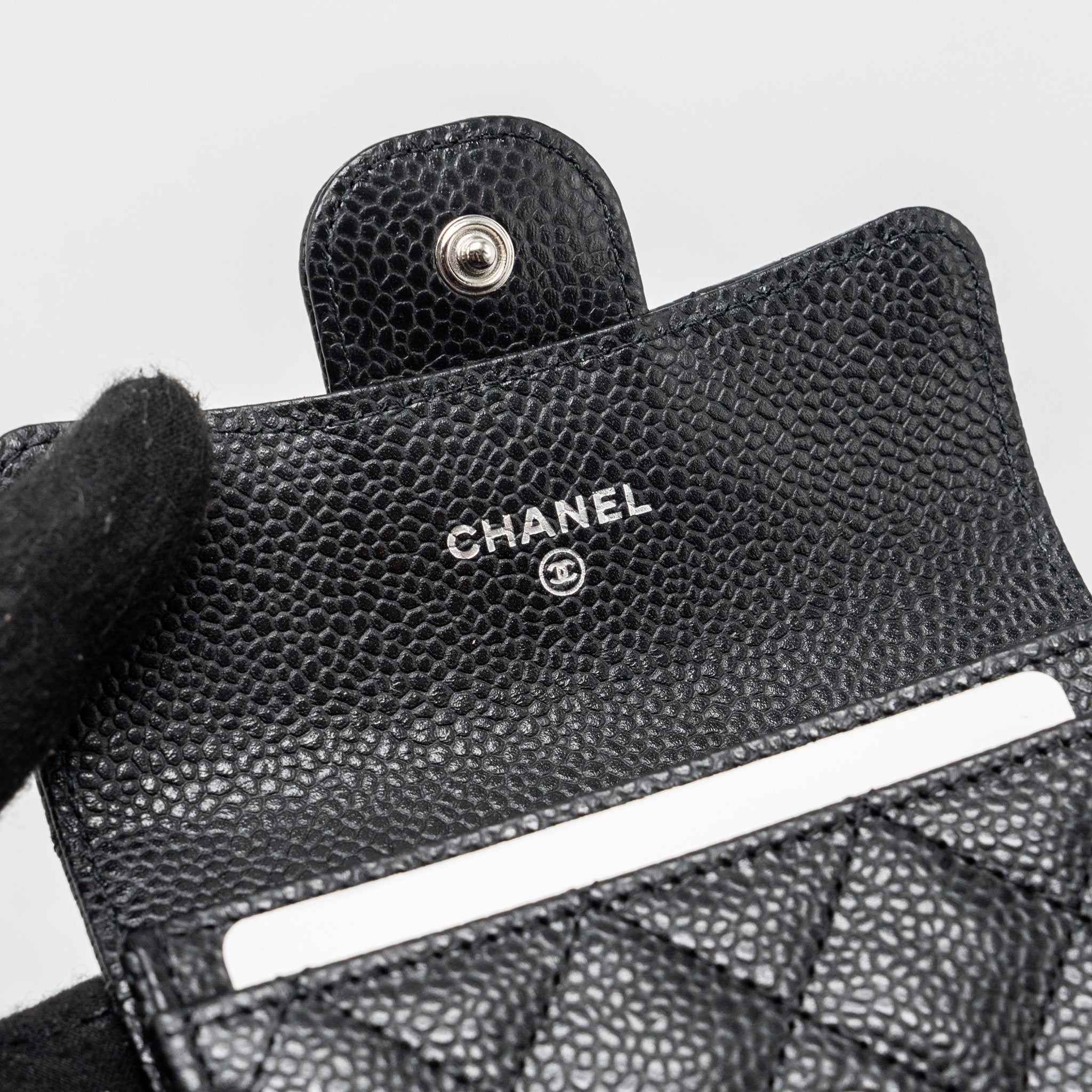 chanel-classic-flap-card-holder-caviar-black-shw-microchip-2