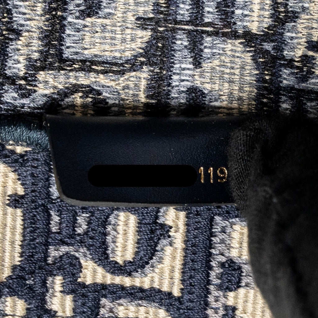 dior-medium-book-tote-oblique-embroidery-ecru-blue