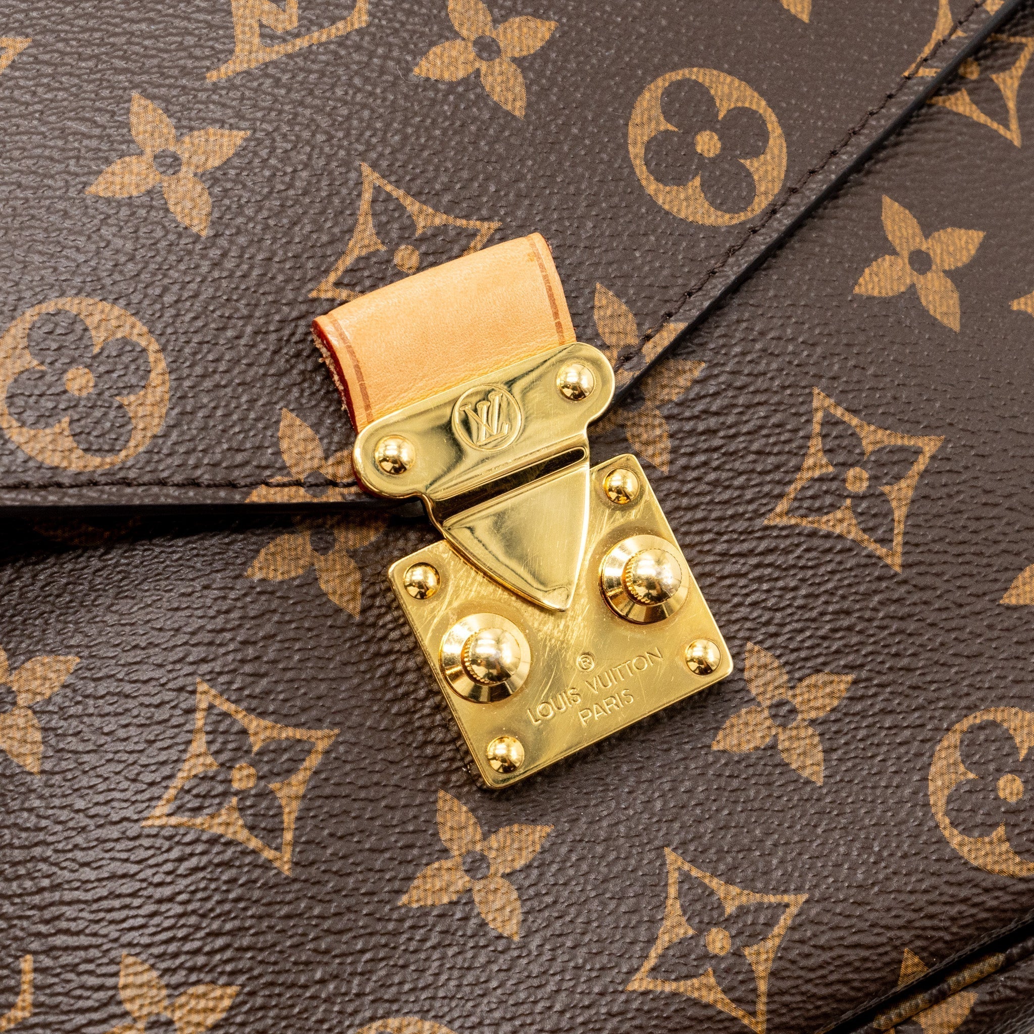 louis-vuitton-pochette-metis-monogram-canvas-ghw-22