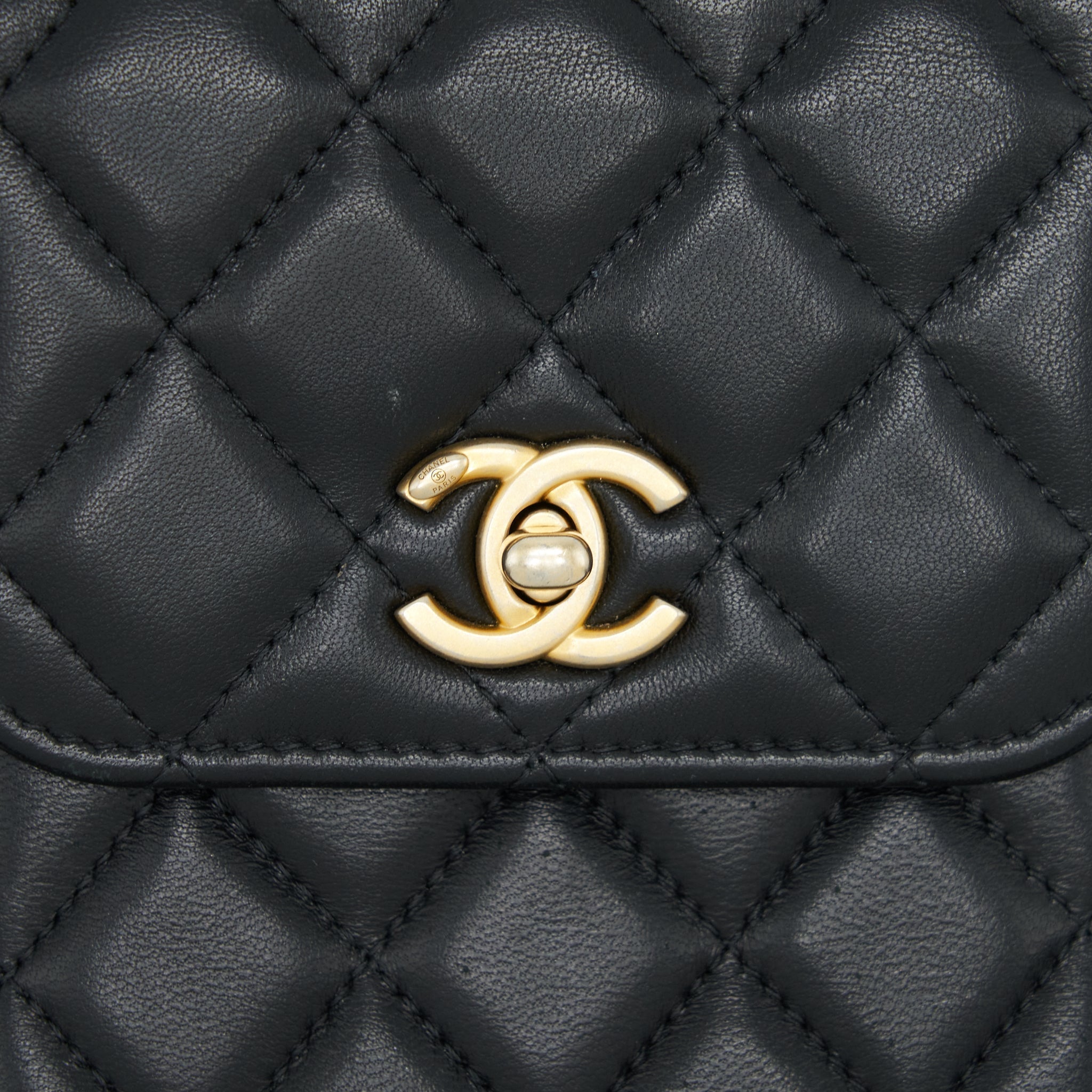 chanel-pearl-crush-phone-case-with-chain-lambskin-black-ghw