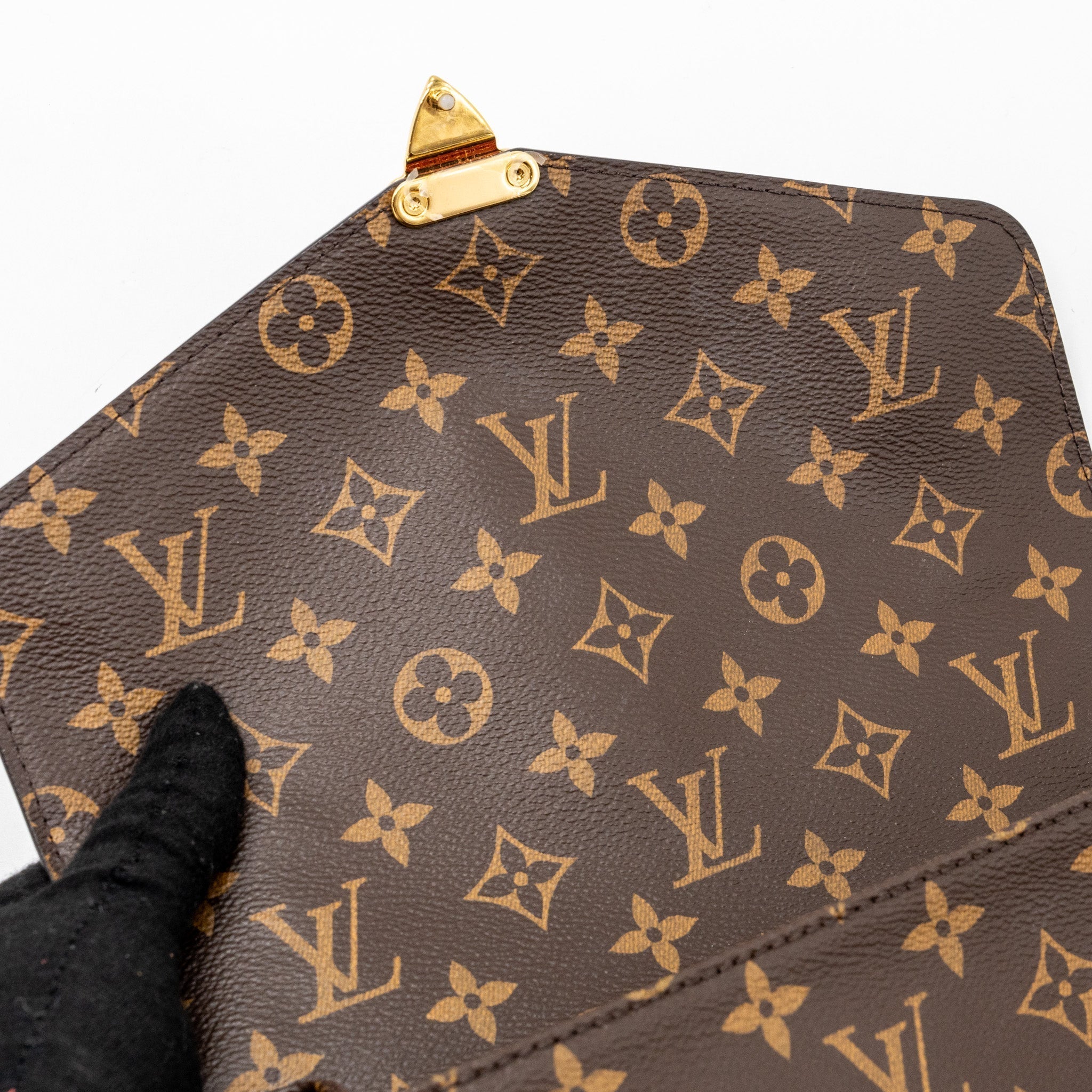 louis-vuitton-pochette-metis-monogram-canvas-ghw-22