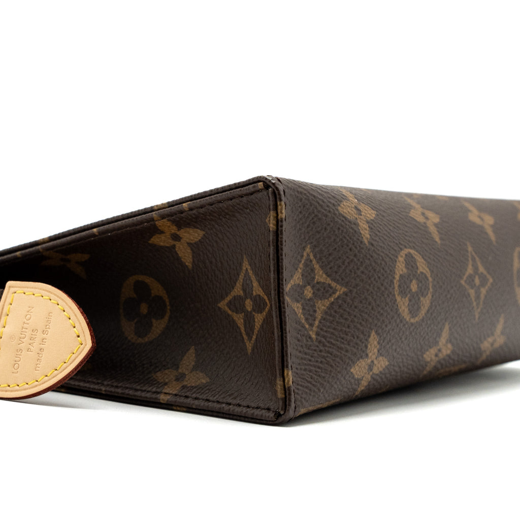 louis-vuitton-size-15-toiletry-pouch-monogram-ghw