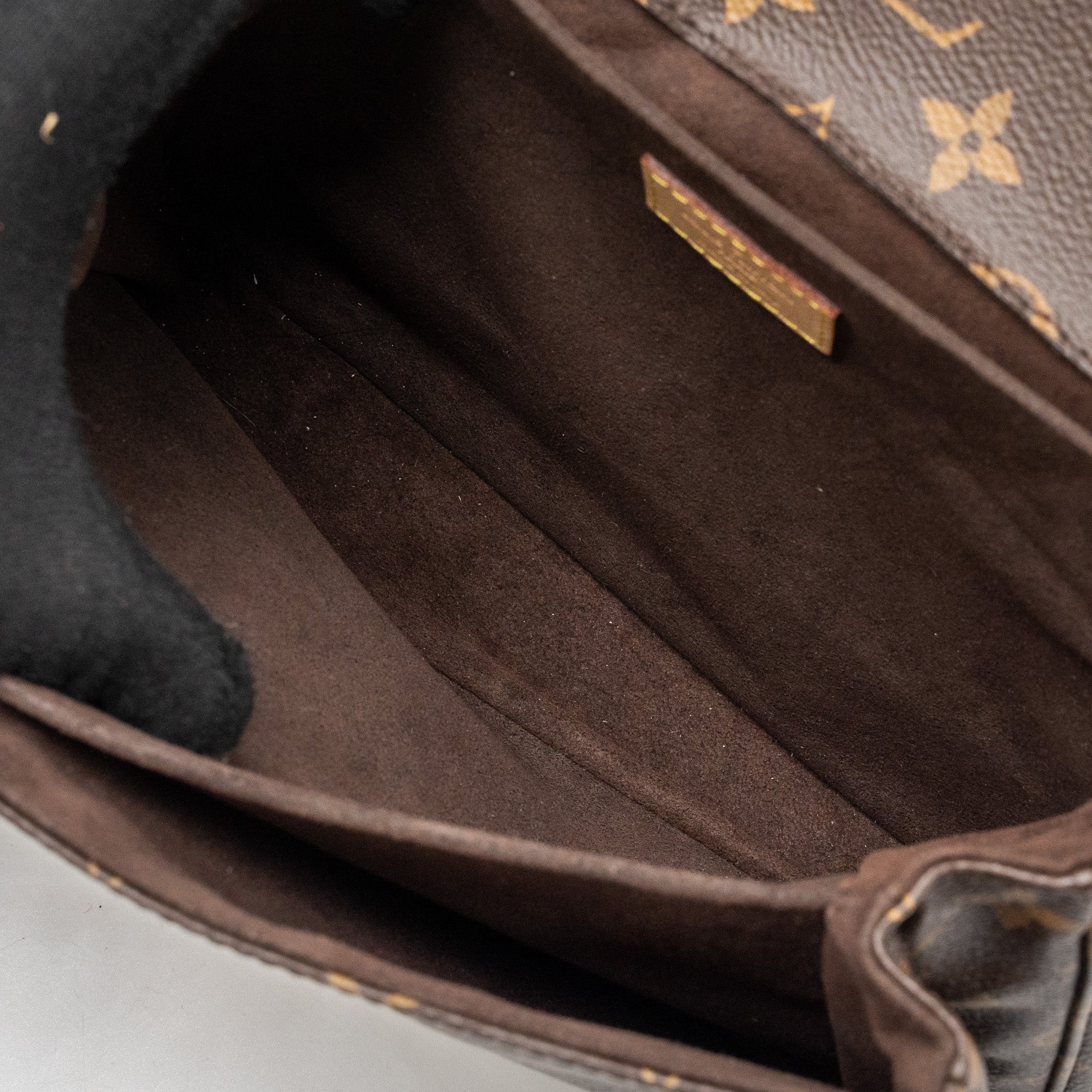louis-vuitton-pochette-metis-monogram-canvas-ghw-22