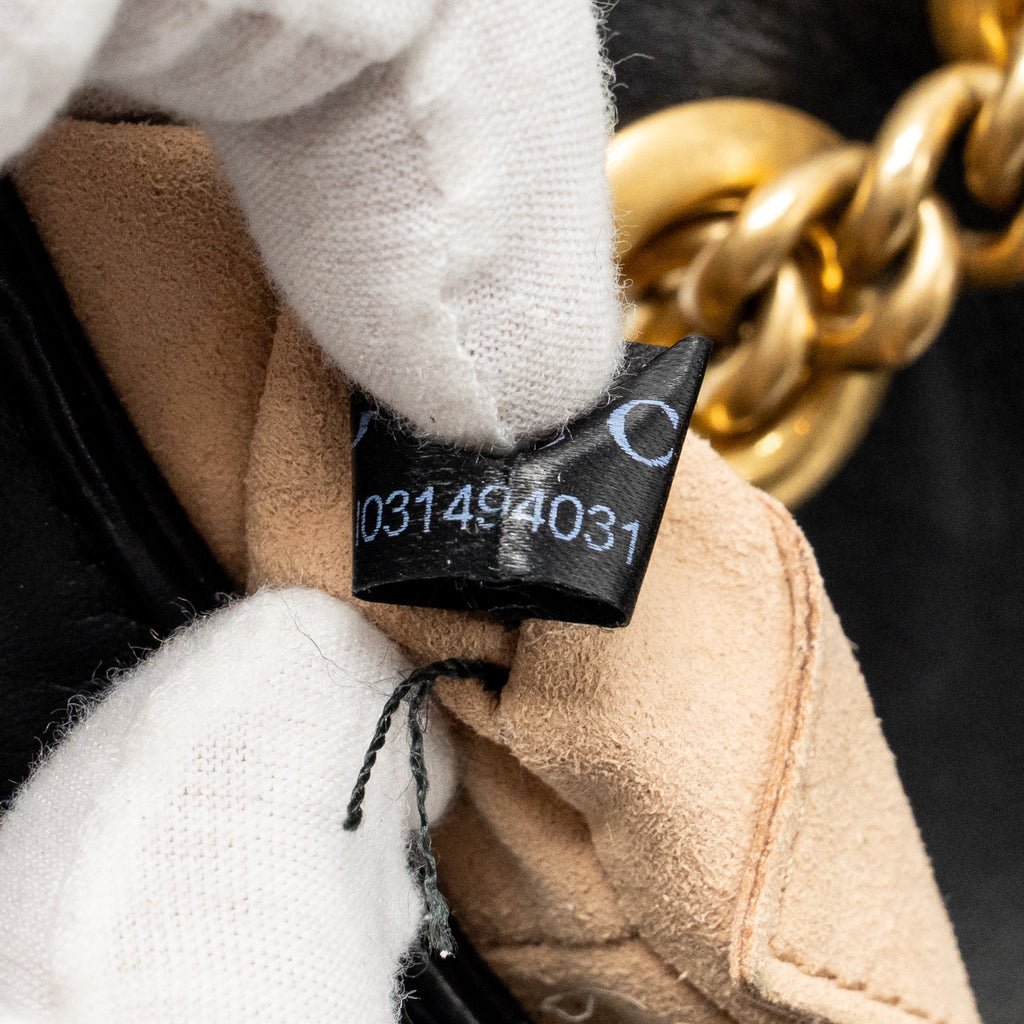 gucci-mini-gg-marmont-flap-bag-calfskin-black-ghw