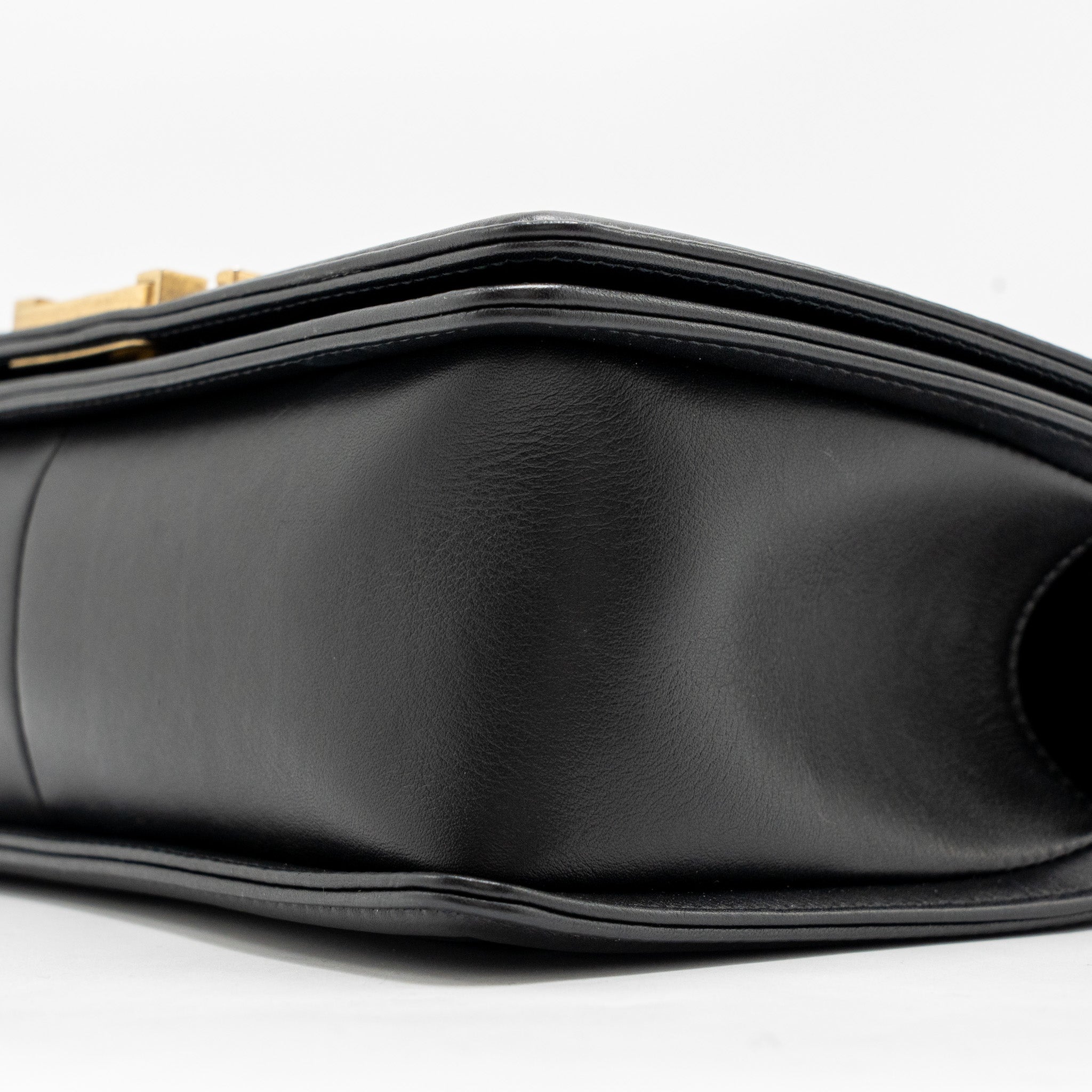 chanel-medium-boy-bag-calfskin-black-ghwmicrochip