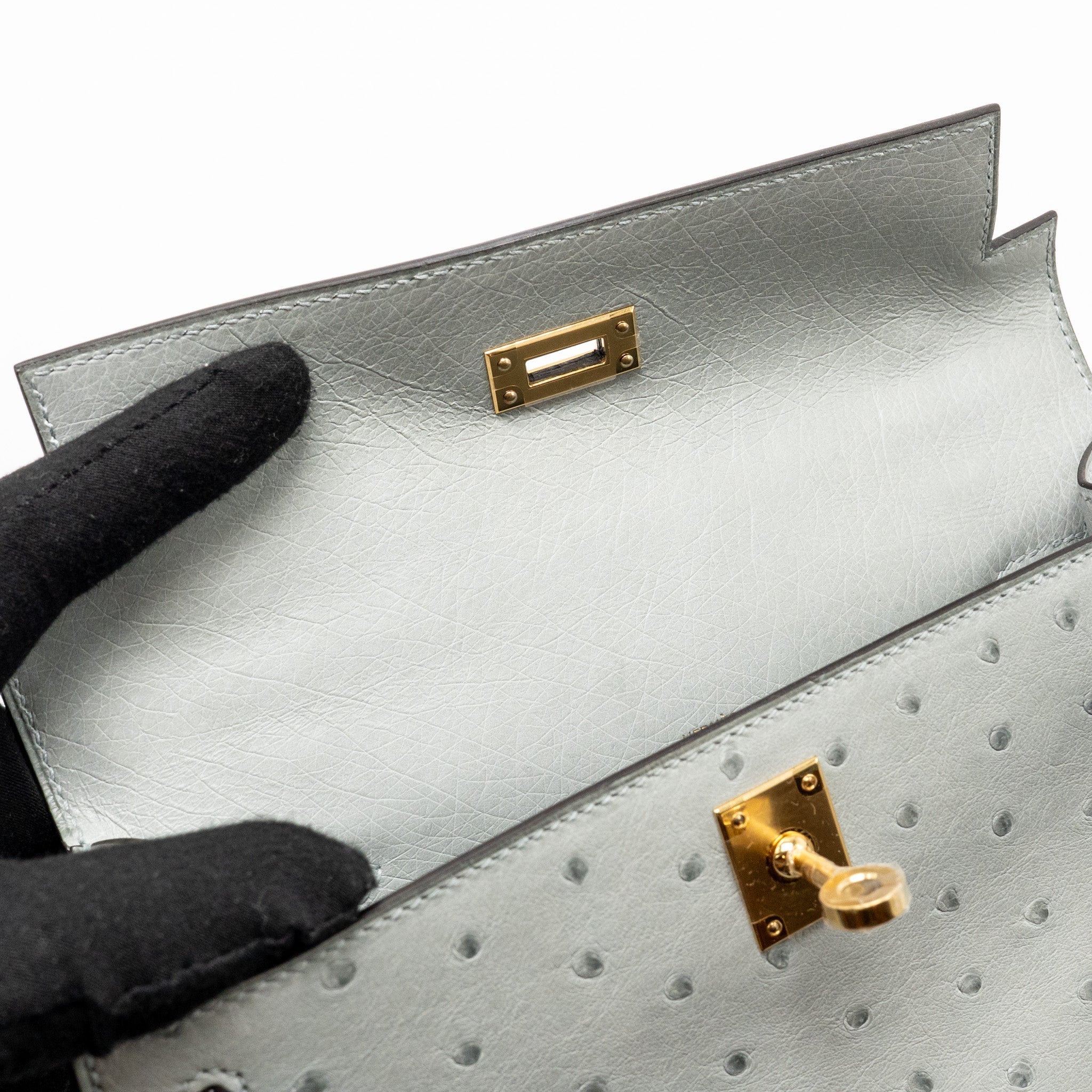 hermes-kelly-pochette-ostrich-bleu-glacier-ghw-stamp-k