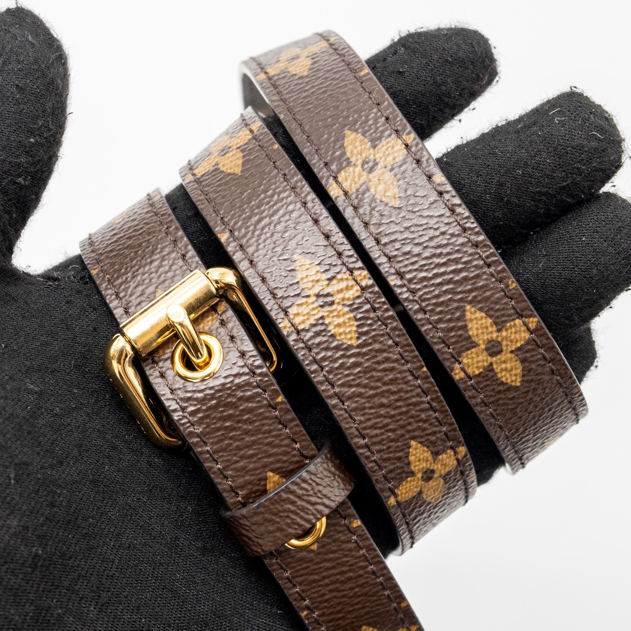 louis-vuitton-pochette-metis-monogram-canvas-ghw-22