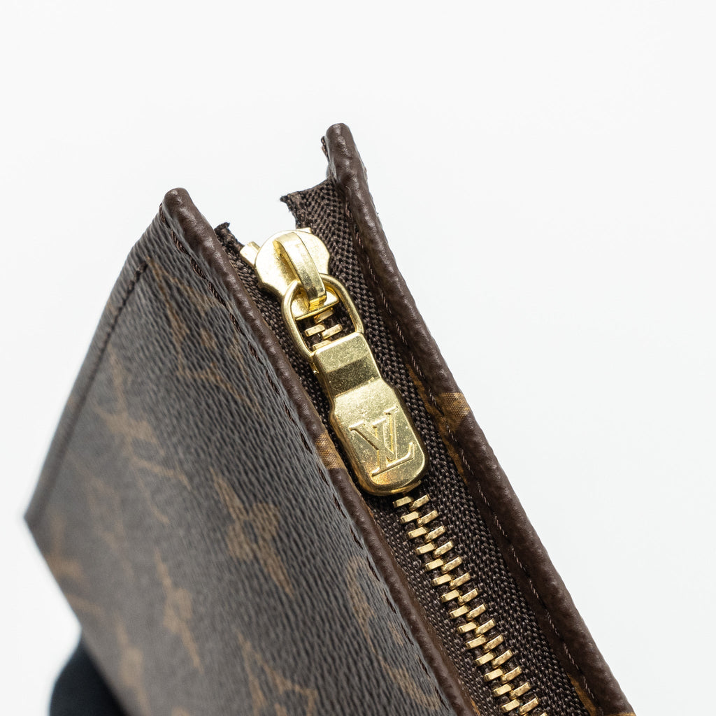 louis-vuitton-toiletry-pouch-19-monogram-canvas-ghw