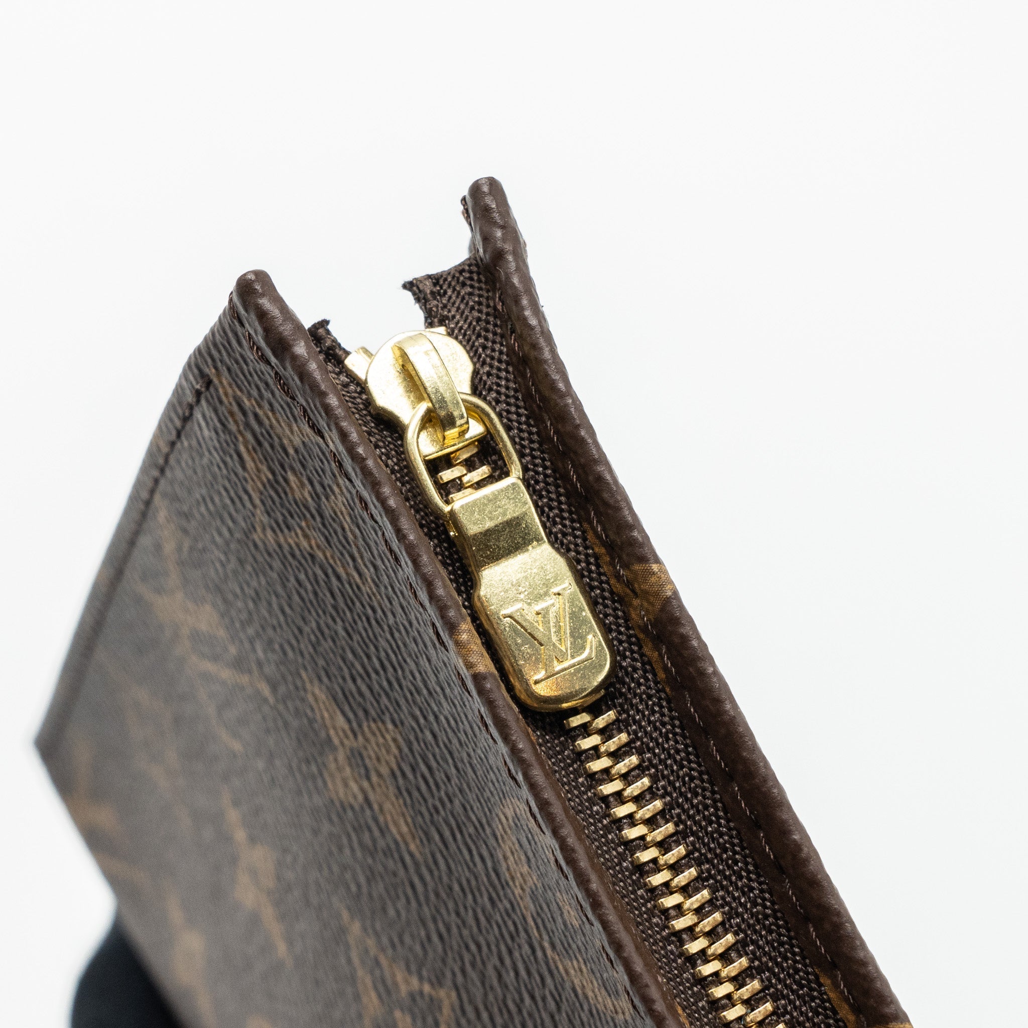 louis-vuitton-toiletry-pouch-19-monogram-canvas-ghw