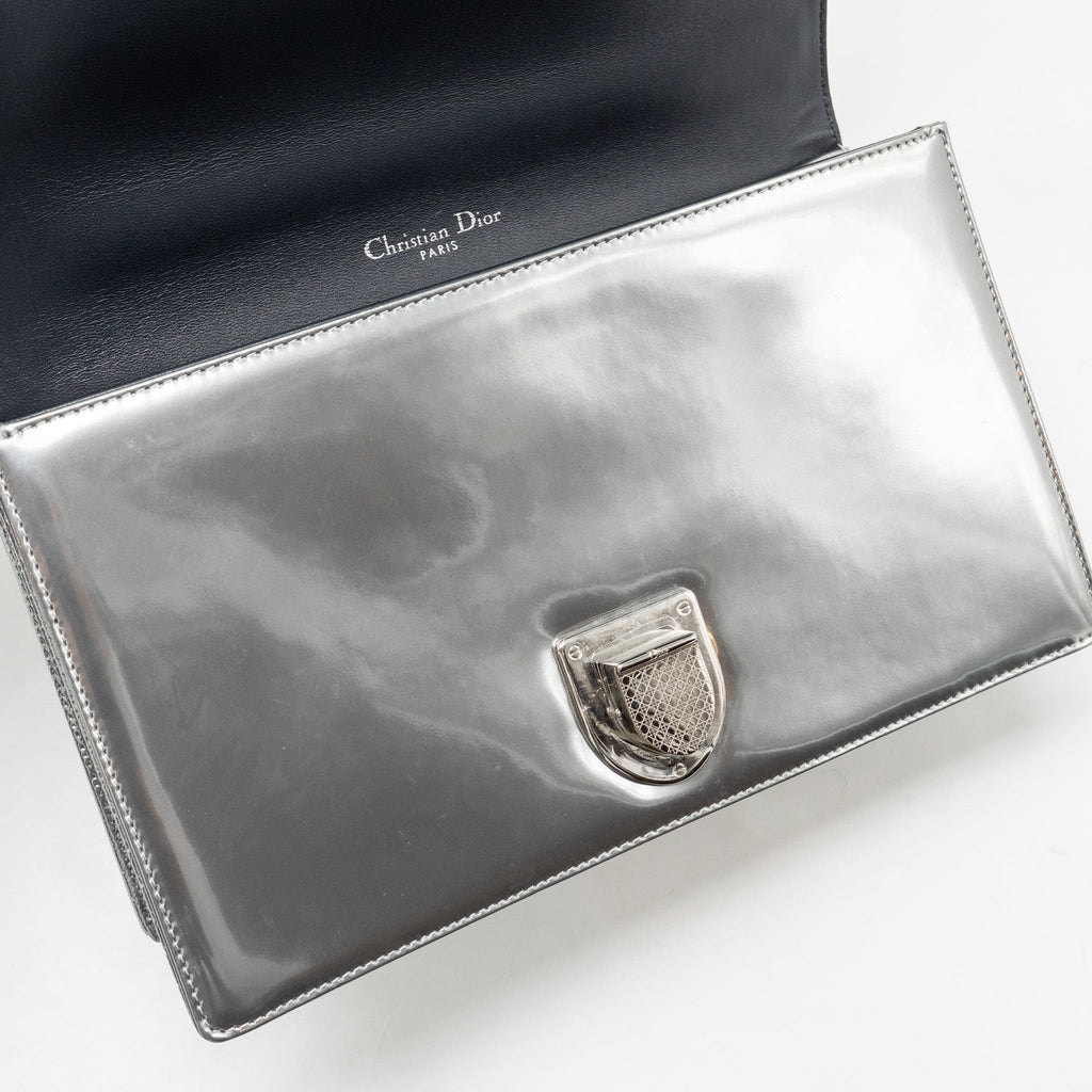 dior-diorama-flap-bag-patent-micro-cannage-leather-metallic-silver-shw