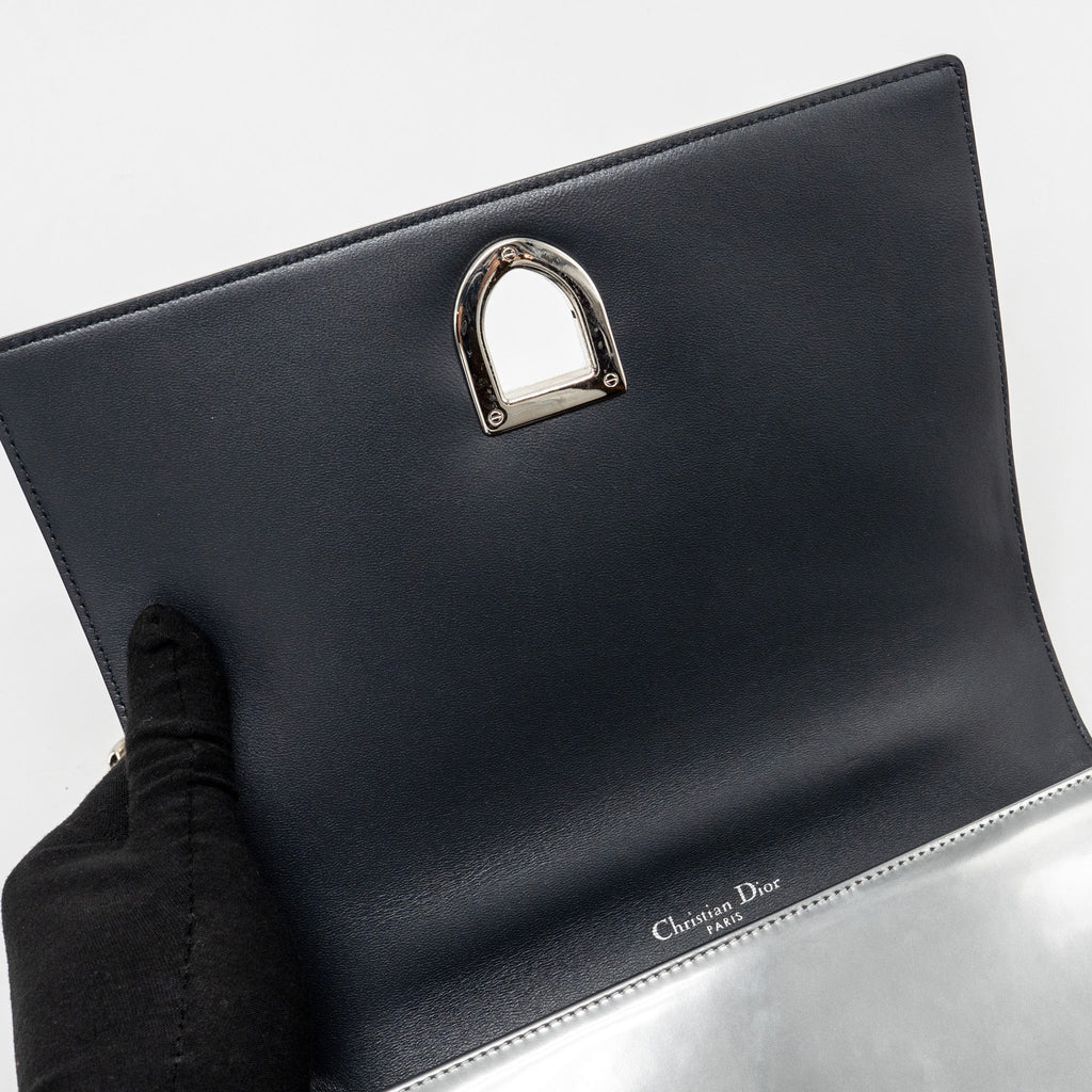 dior-diorama-flap-bag-patent-micro-cannage-leather-metallic-silver-shw