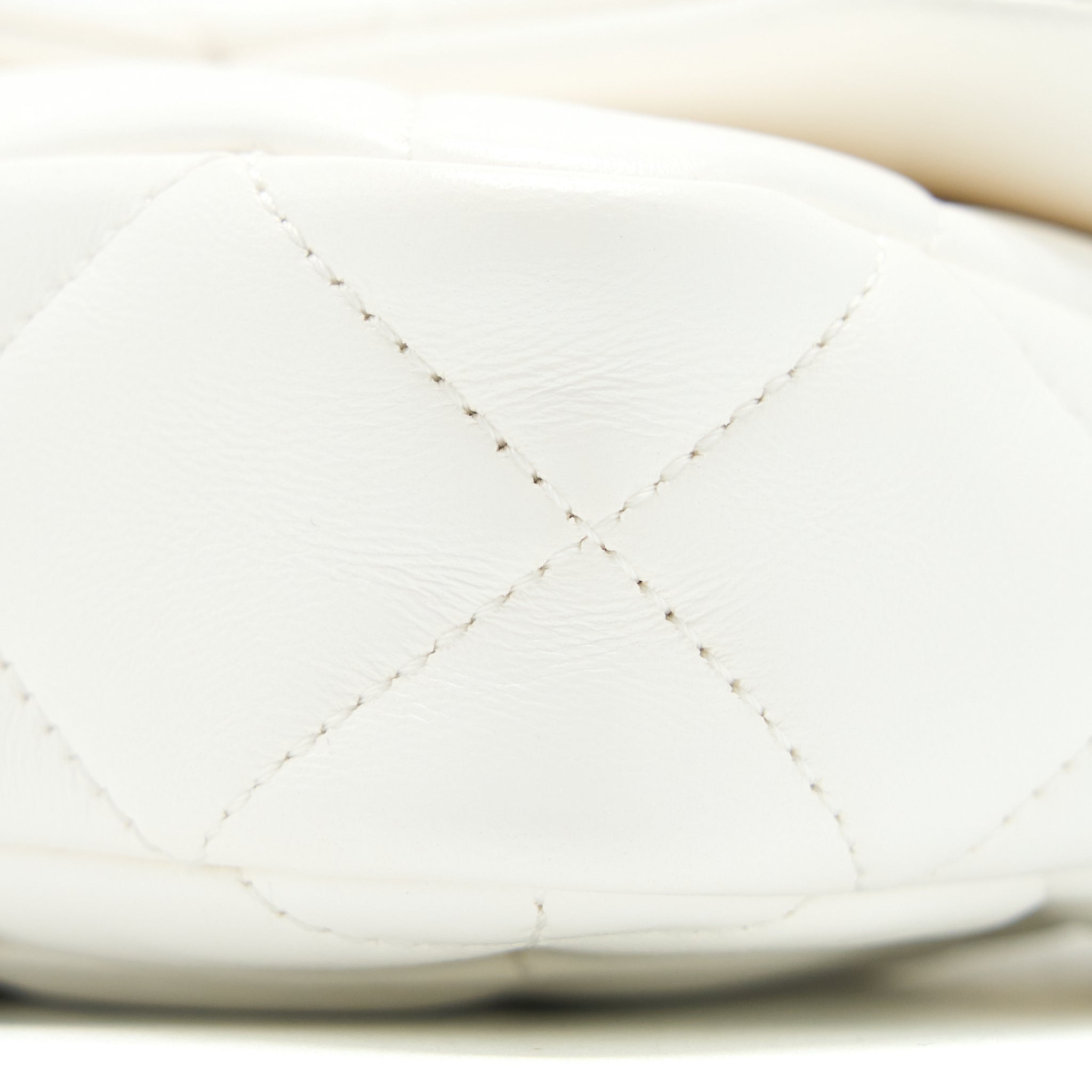 chanel-22s-giant-chain-falp-shoulder-bag-lambskin-white-ghw-microchip