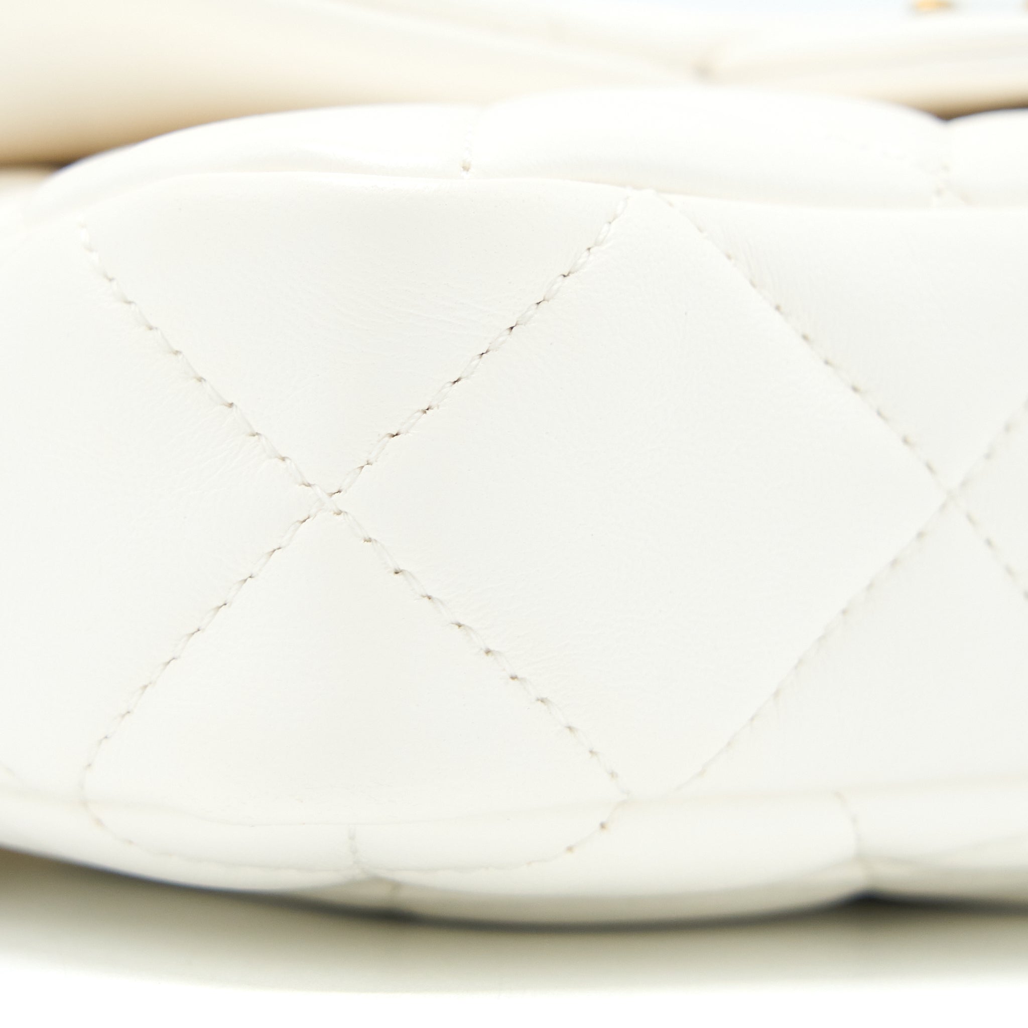 chanel-22s-giant-chain-falp-shoulder-bag-lambskin-white-ghw-microchip