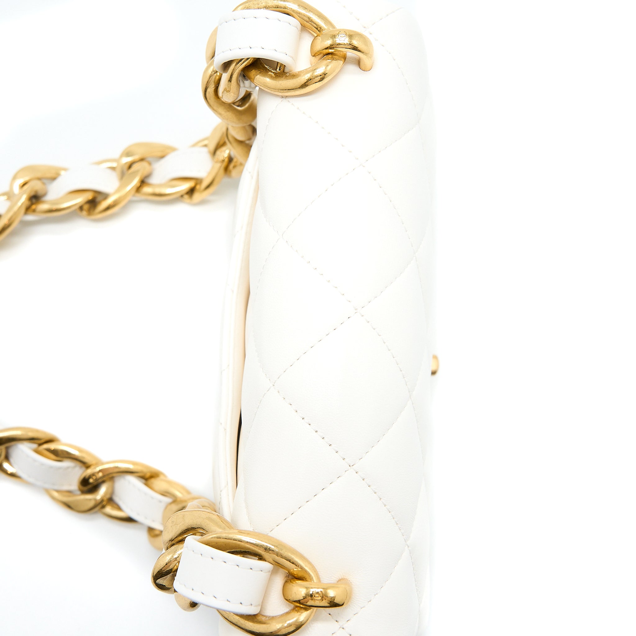 chanel-22s-giant-chain-falp-shoulder-bag-lambskin-white-ghw-microchip