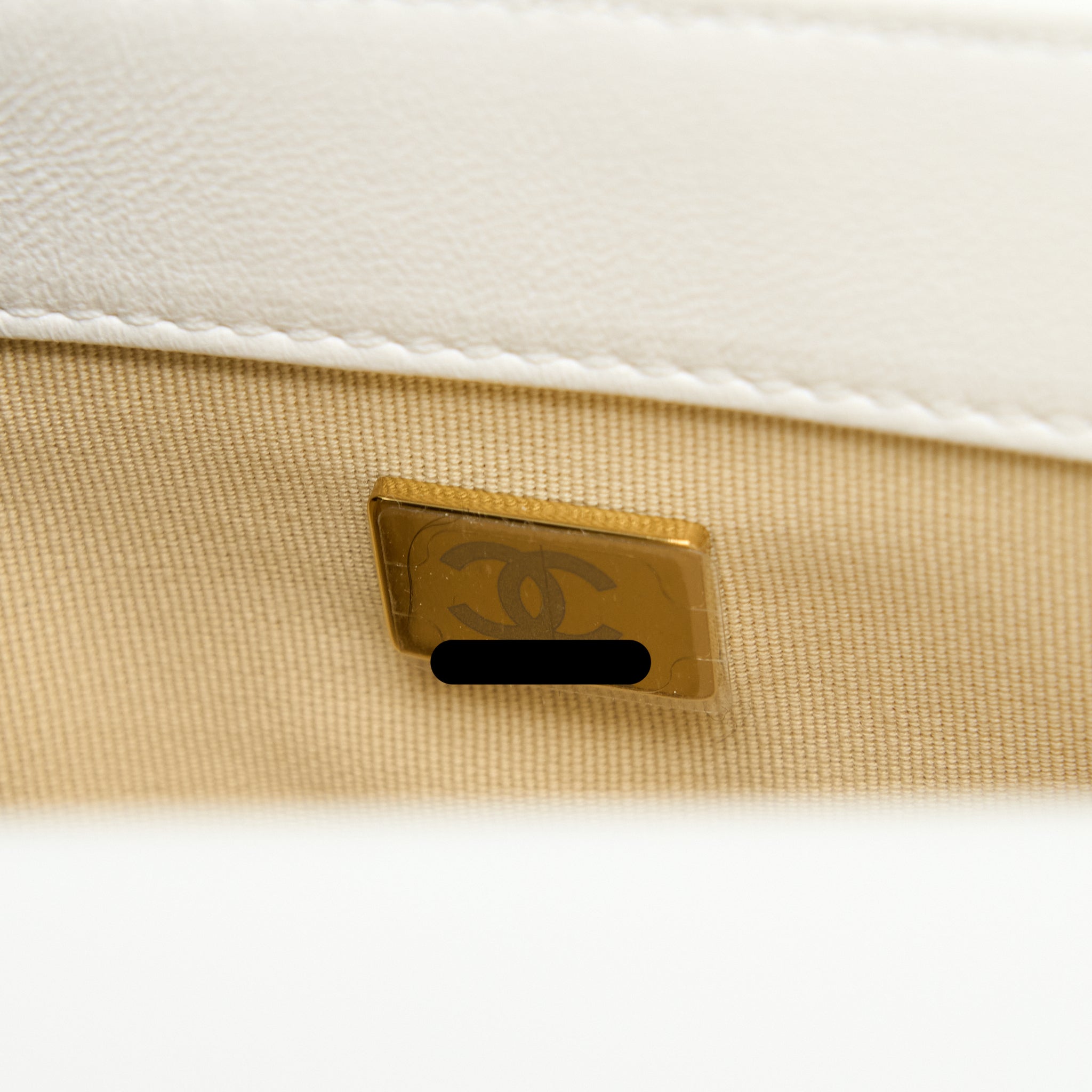 chanel-22s-giant-chain-falp-shoulder-bag-lambskin-white-ghw-microchip