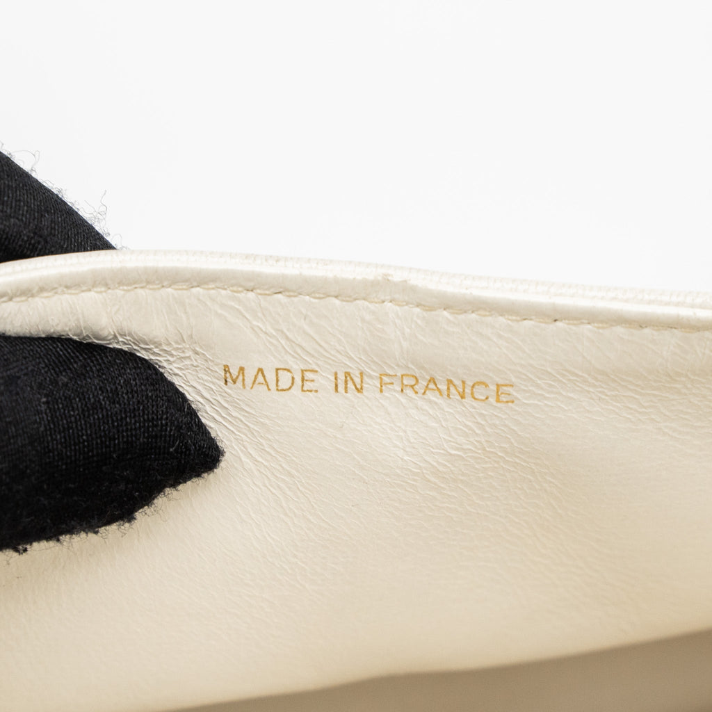 chanel-medium-classic-double-flap-bag-lambskin-white-ghw