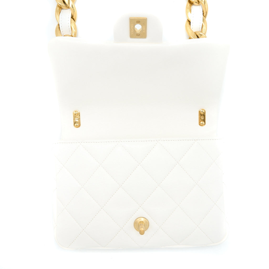 chanel-22s-giant-chain-falp-shoulder-bag-lambskin-white-ghw-microchip