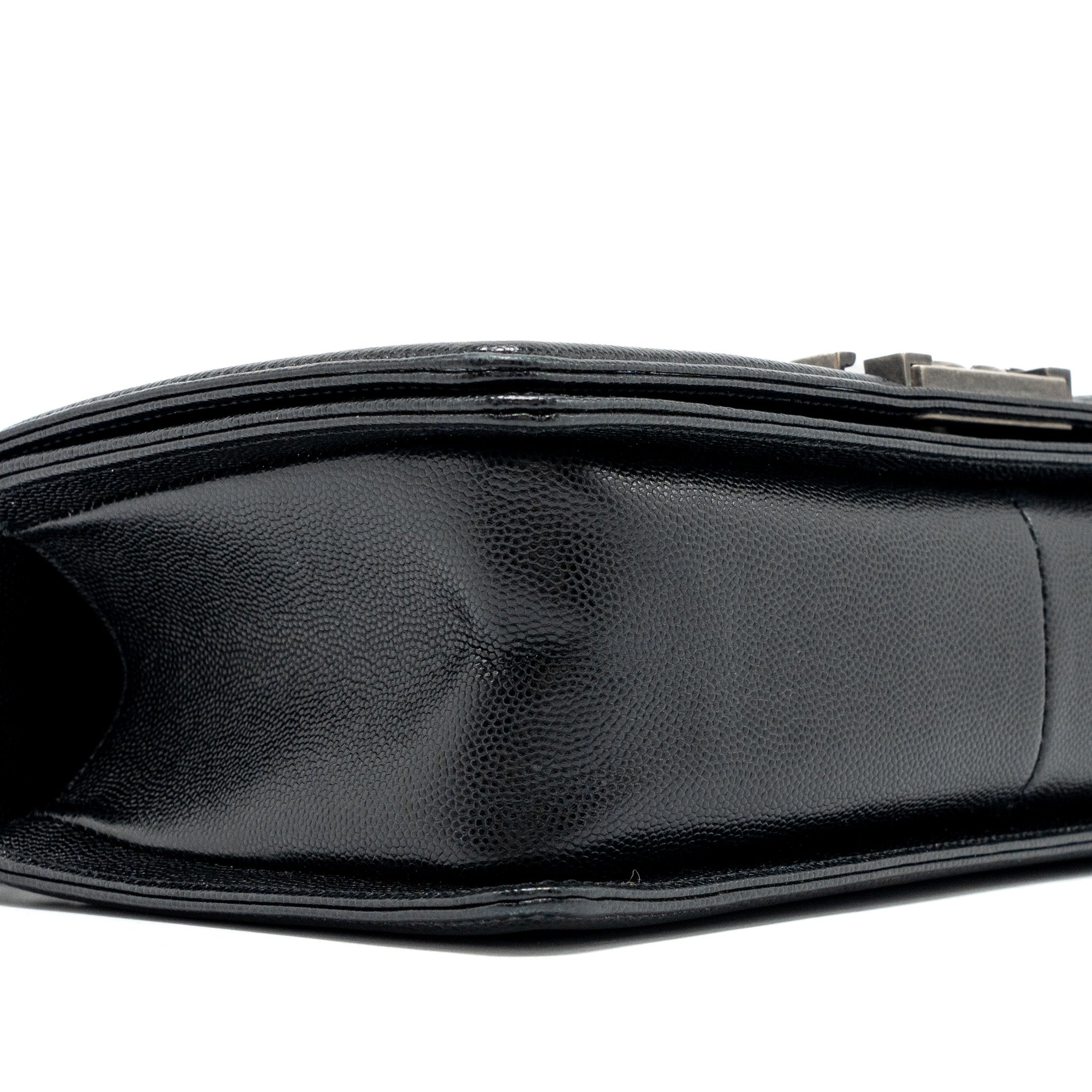 chanel-medium-boy-bag-caviar-black-ruthenium-hardware
