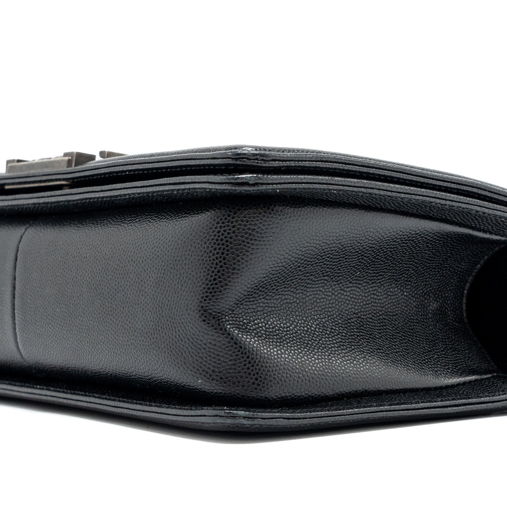 chanel-medium-boy-bag-caviar-black-ruthenium-hardware