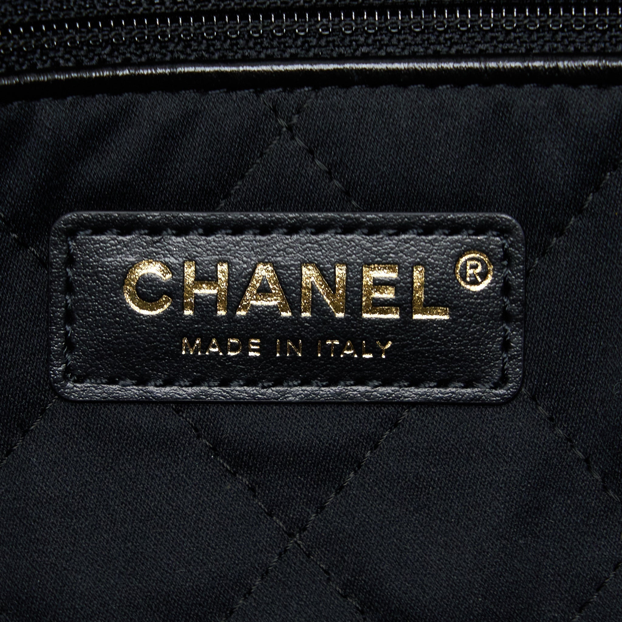 chanel-22-bag-medium-shiny-calfskin-black-in-gold-letter-ghw-microchip