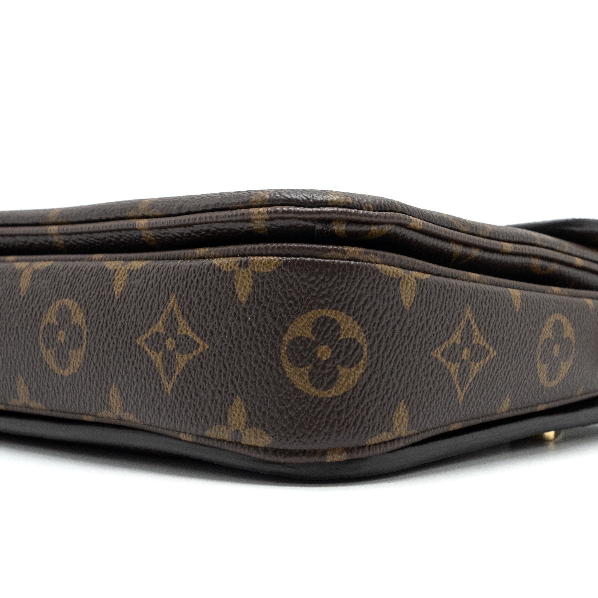 louis-vuitton-pochette-metis-monogram-canvas-ghw-new-version