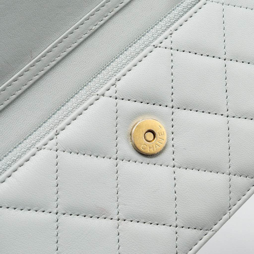 chanel-pearl-crush-mini-wallet-on-chain-lambskin-light-grey-brushed-ghwmicrochip