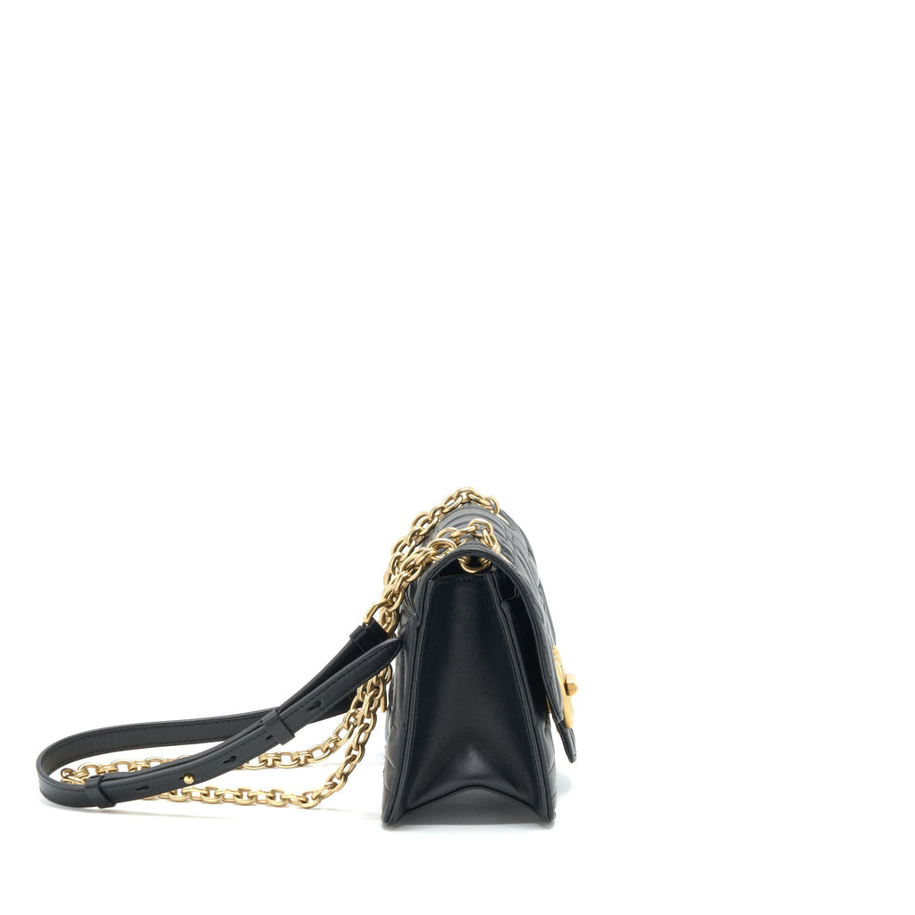 ferragamo-quilted-gancini-flap-bag-calfskin-black-ghw