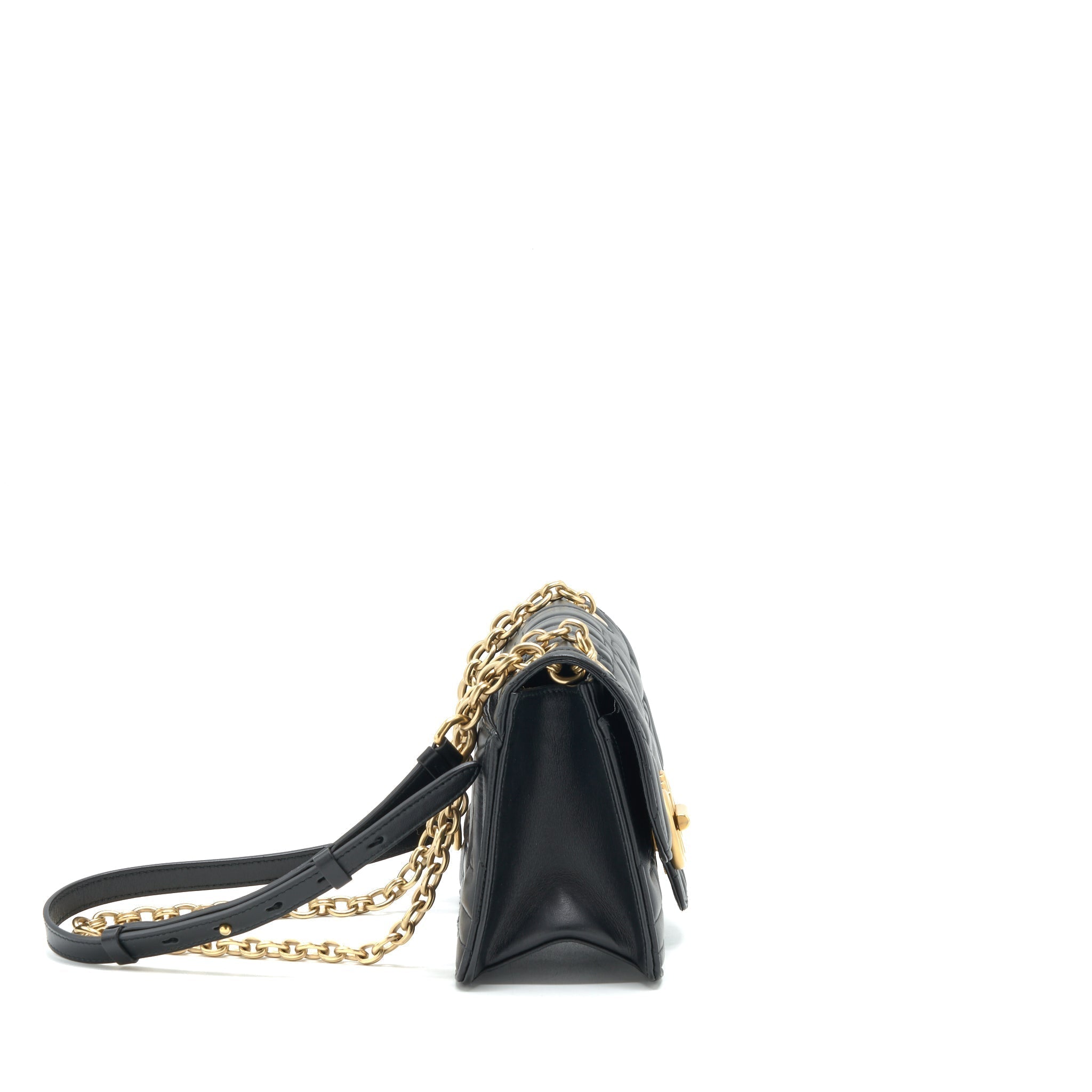 ferragamo-quilted-gancini-flap-bag-calfskin-black-ghw