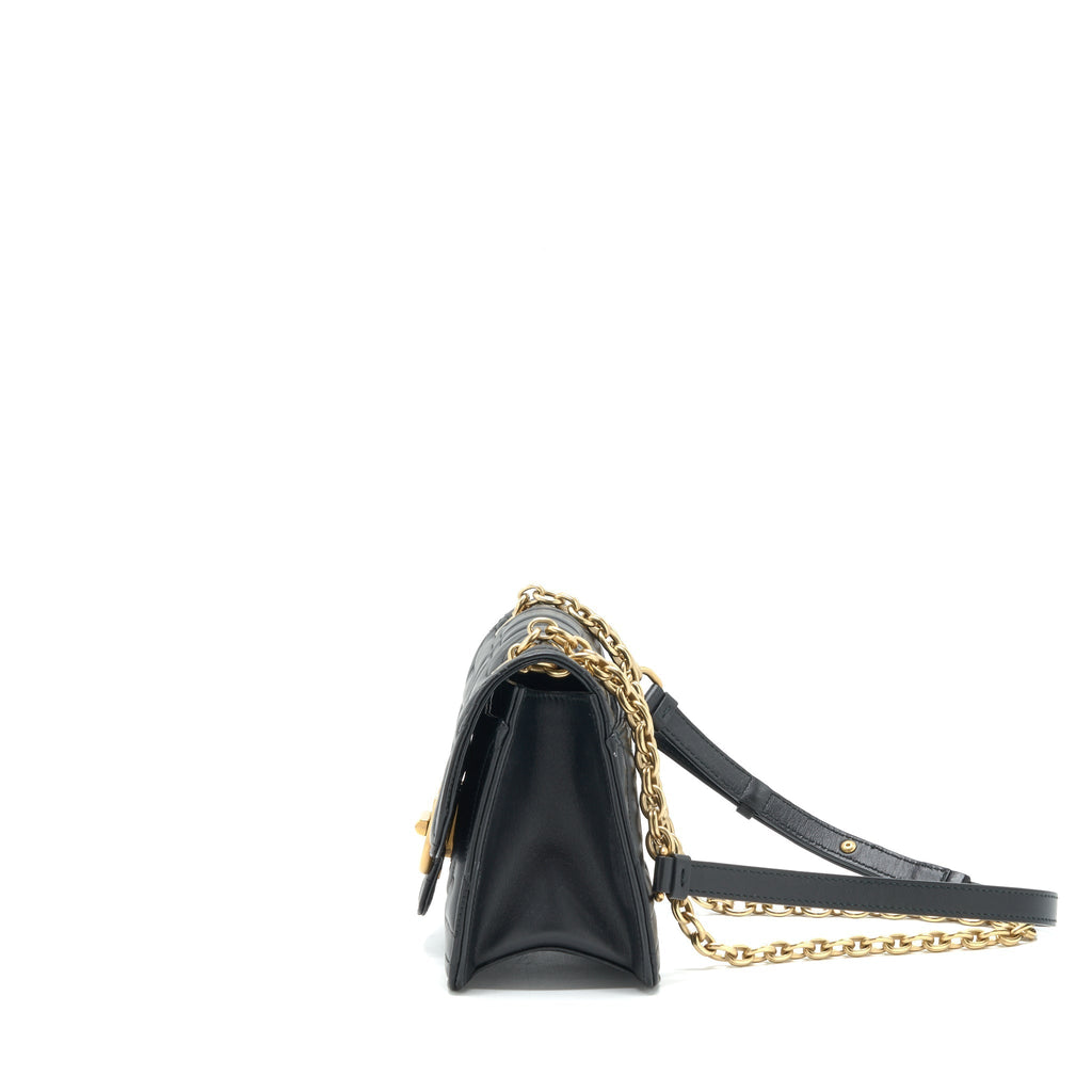 ferragamo-quilted-gancini-flap-bag-calfskin-black-ghw