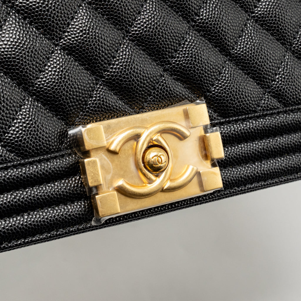 chanel-medium-boy-bag-caviar-black-ghwmicrochip