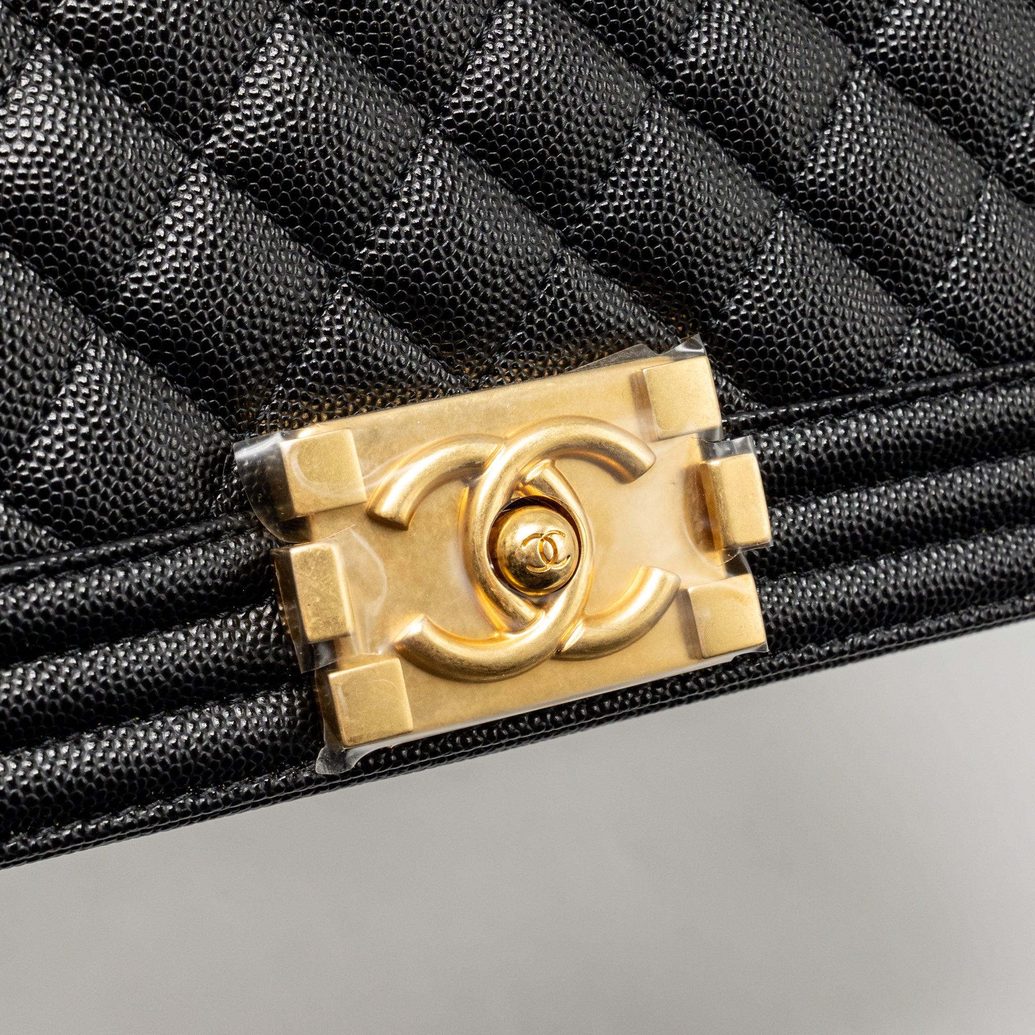 chanel-medium-boy-bag-caviar-black-ghwmicrochip