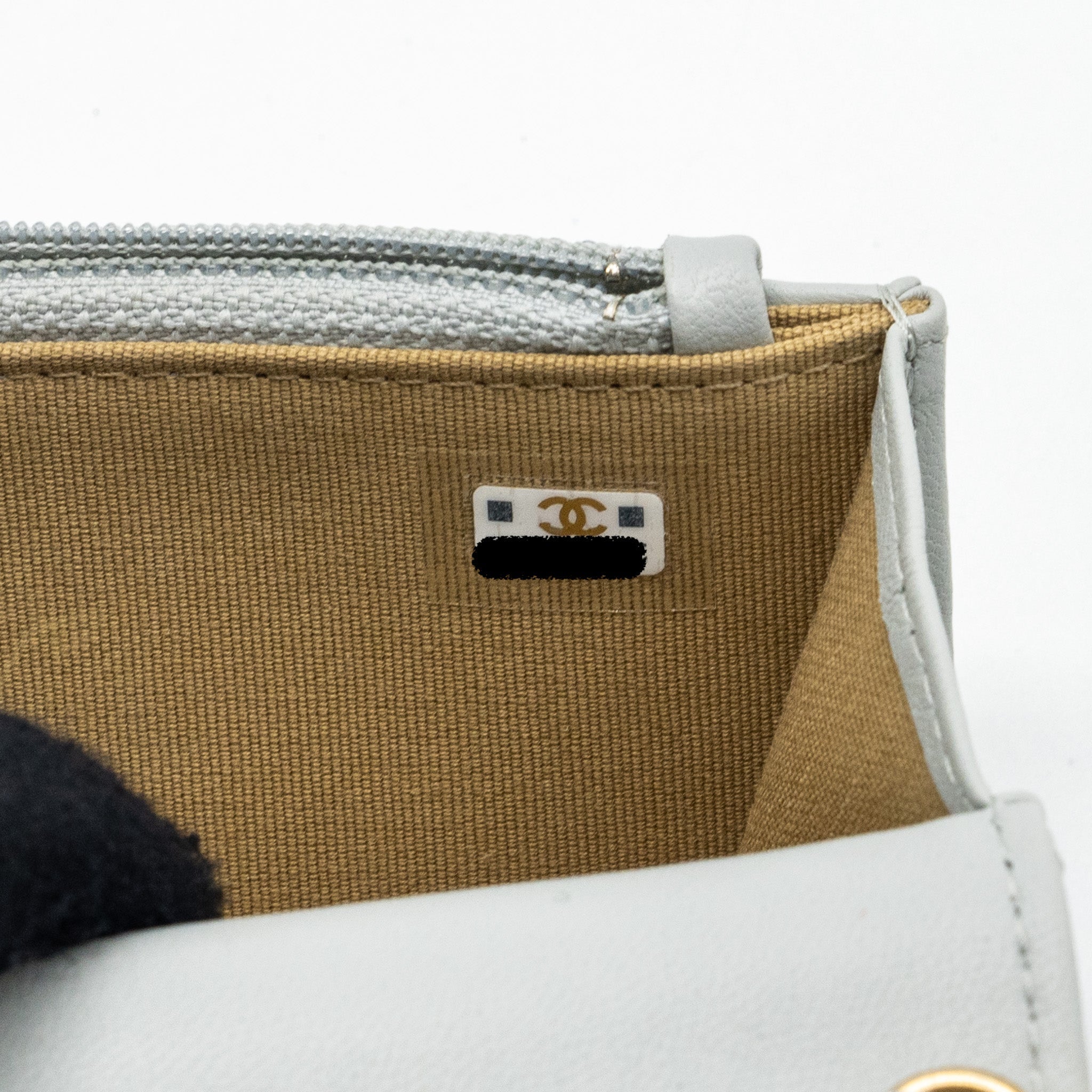 chanel-pearl-crush-mini-wallet-on-chain-lambskin-light-grey-brushed-ghwmicrochip
