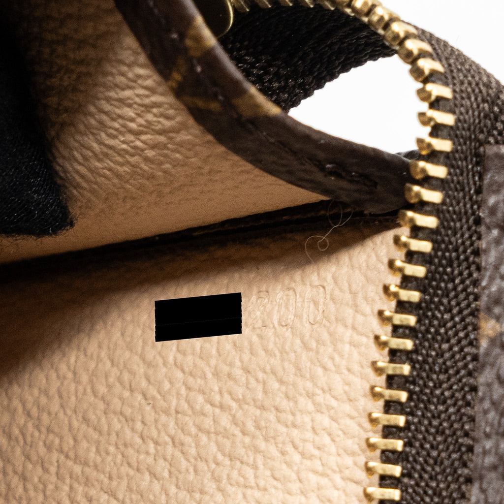 louis-vuitton-toiletry-pouch-19-monogram-canvas-ghw