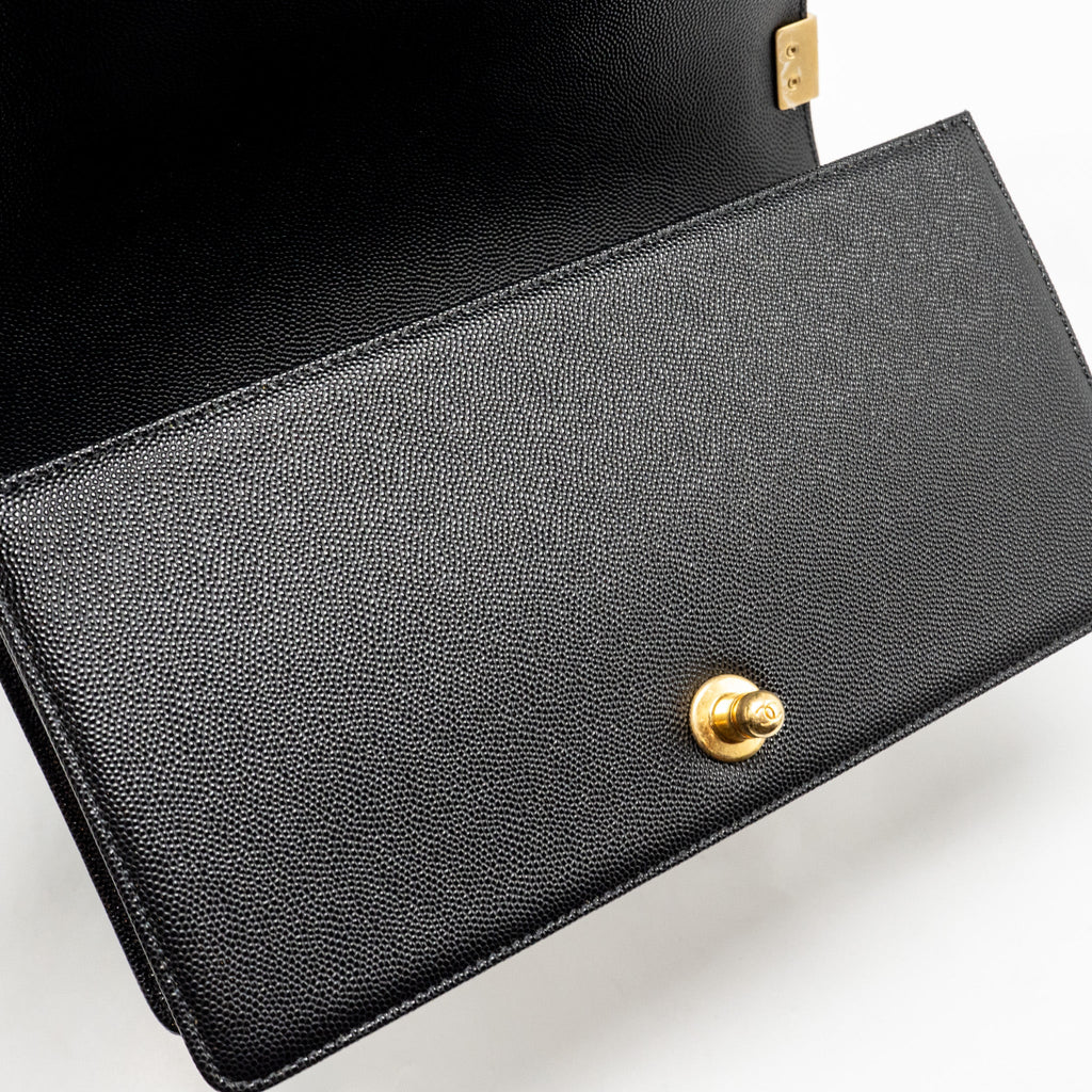 chanel-medium-boy-bag-caviar-black-ghwmicrochip