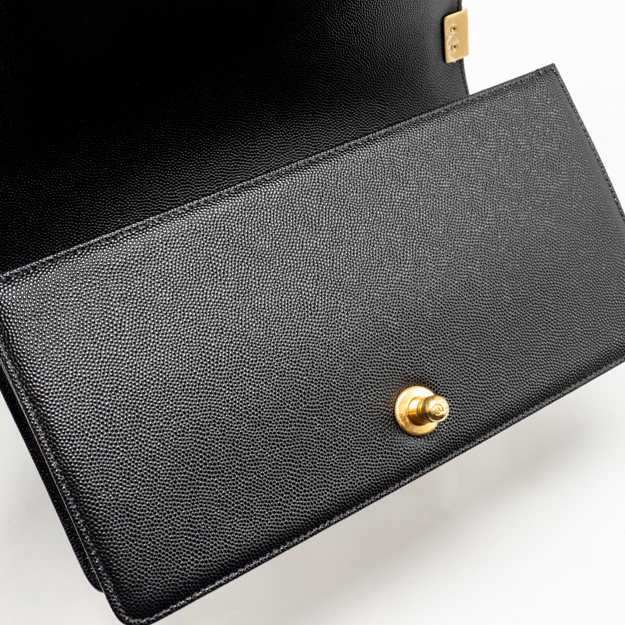 chanel-medium-boy-bag-caviar-black-ghwmicrochip