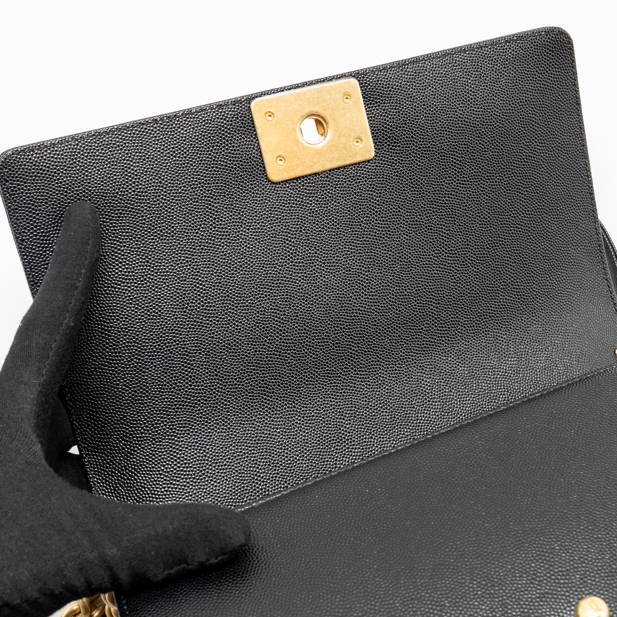 chanel-medium-boy-bag-caviar-black-ghwmicrochip