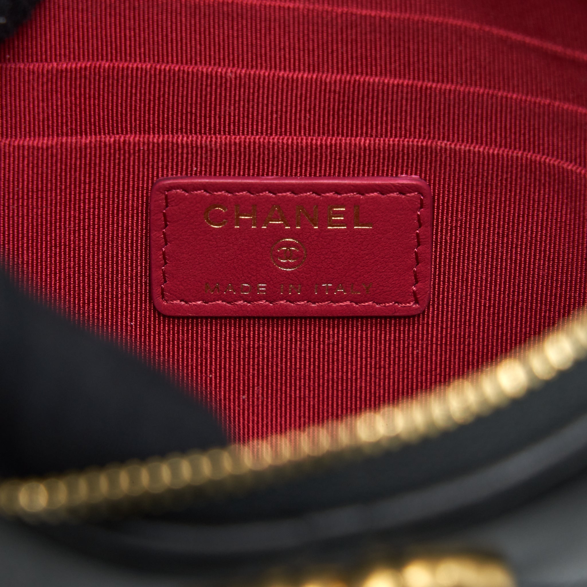 chanel-19-pouch-lambskin-black-ghw