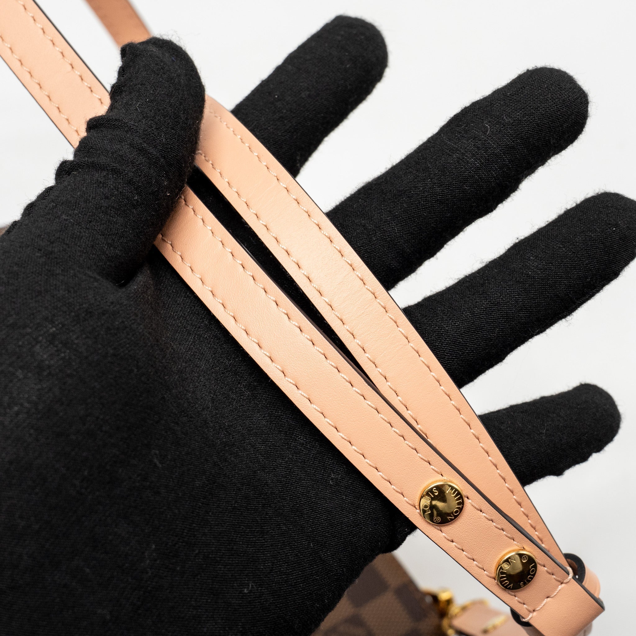 louis-vuitton-neo-noe-damier-ebene-canvas-light-pink-ghw