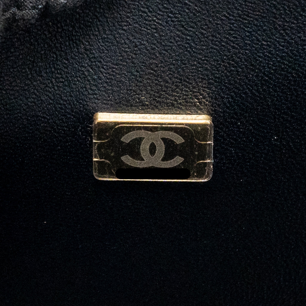 chanel-medium-boy-bag-caviar-black-ghwmicrochip