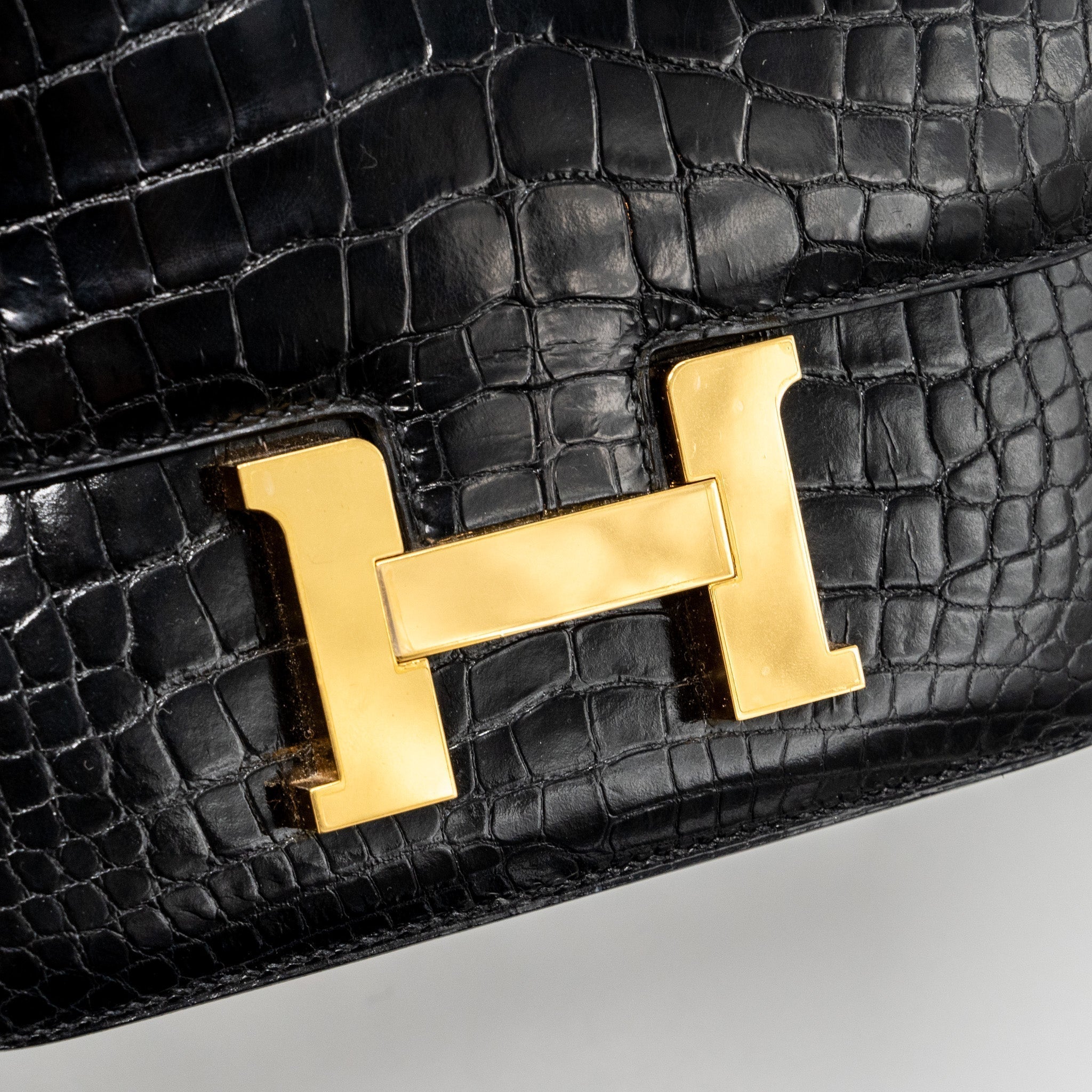 hermes-mini-constance-shiny-alligator-mississippiensis-black-ghw-stamp-a-copy