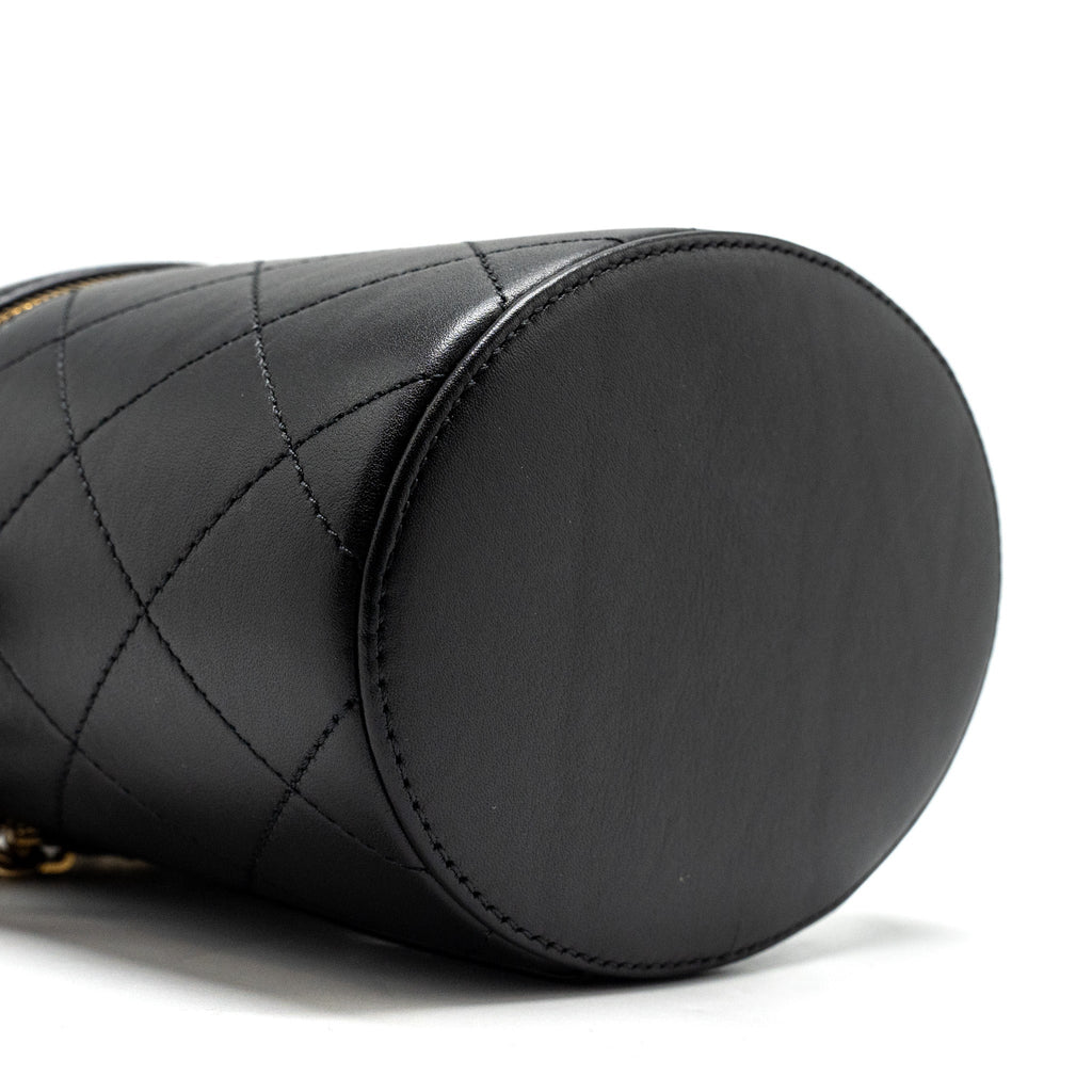chanel-pearl-letter-logo-detailed-vanity-case-calfskin-black-ghw-copy