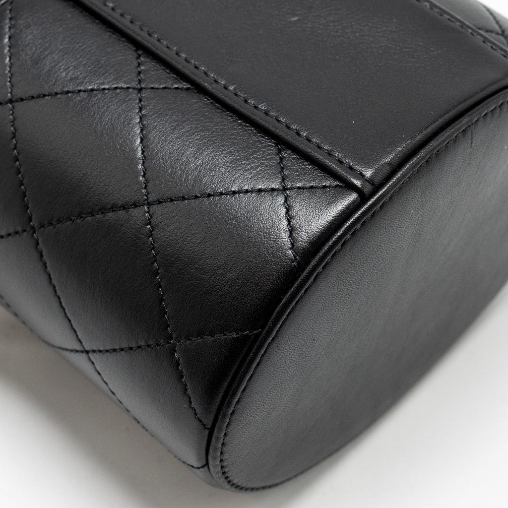 chanel-pearl-letter-logo-detailed-vanity-case-calfskin-black-ghw-copy