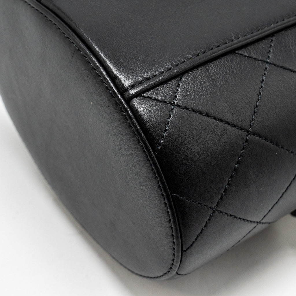 chanel-pearl-letter-logo-detailed-vanity-case-calfskin-black-ghw-copy