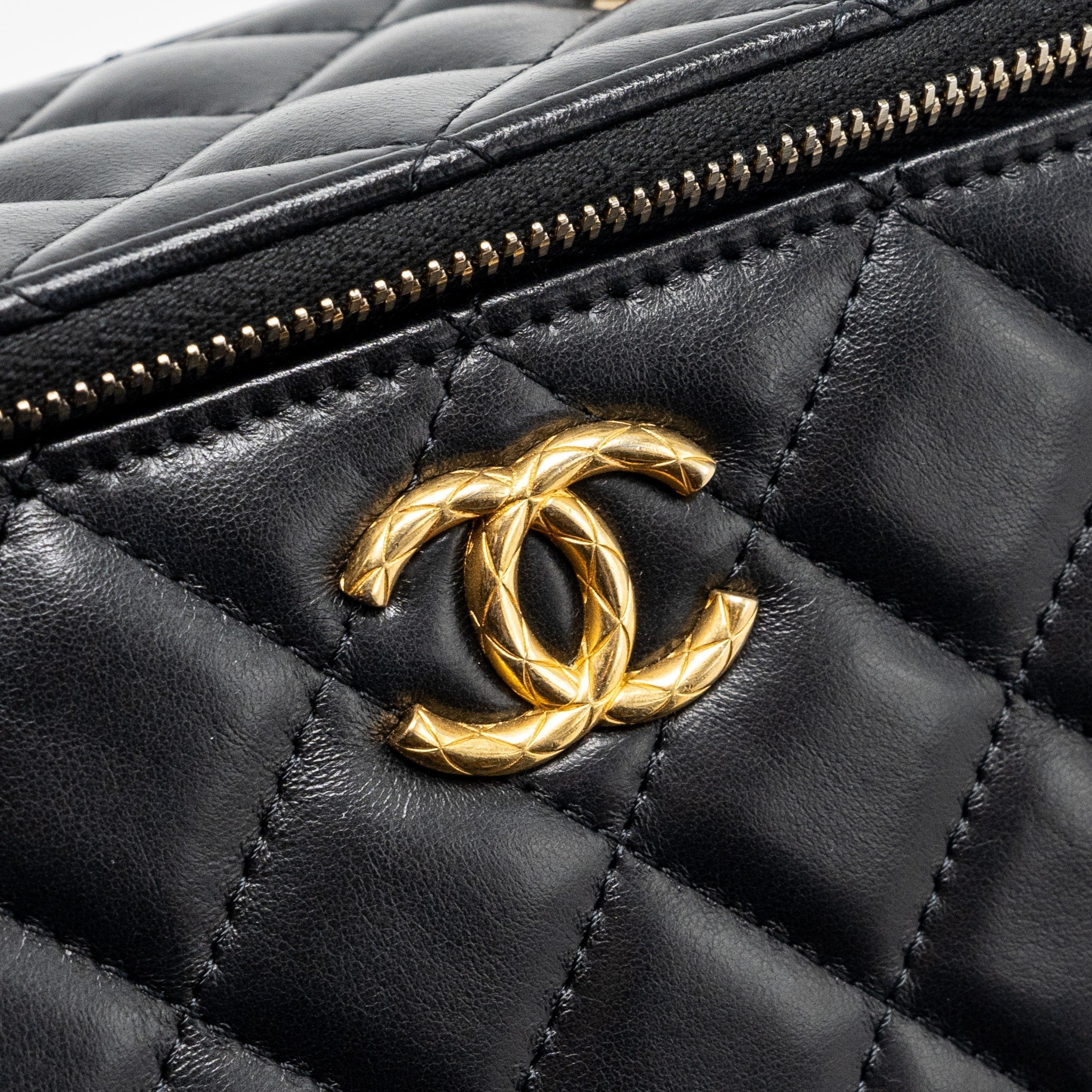 chanel-22k-gold-pillar-long-vanity-with-adjustable-chain-lambskin-black-ghw-microchip
